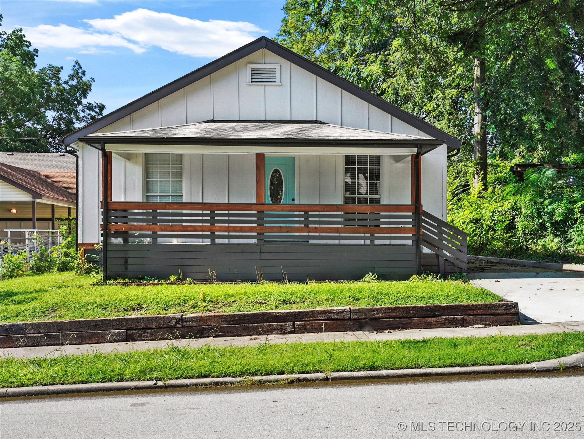 2052 E 12th Place Property Photo 1