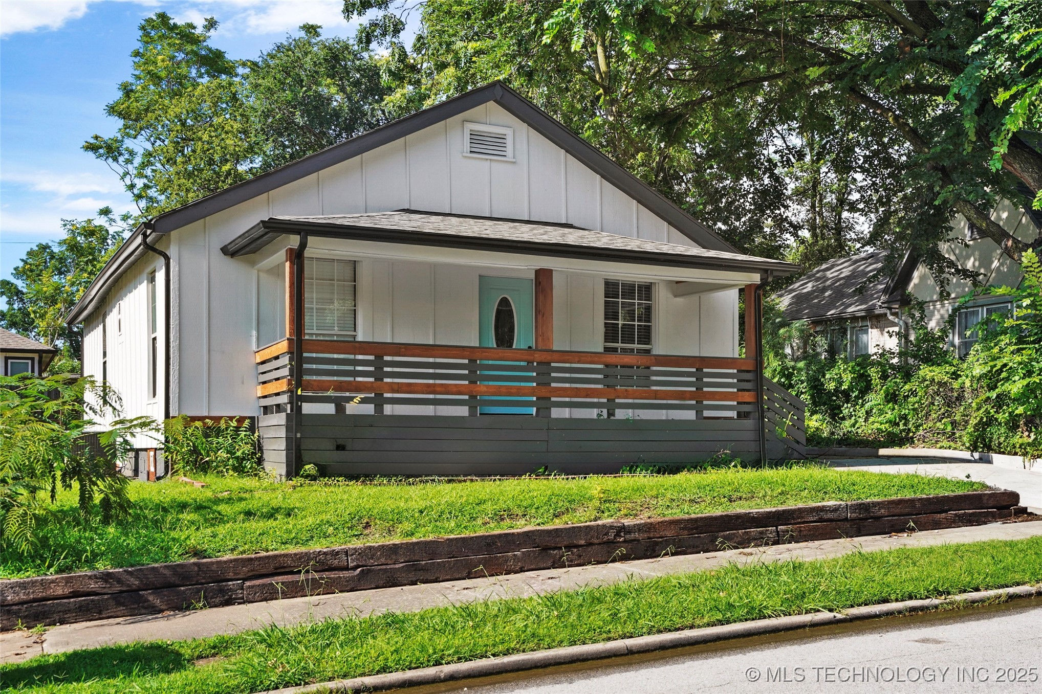 2052 E 12th Place Property Photo 2