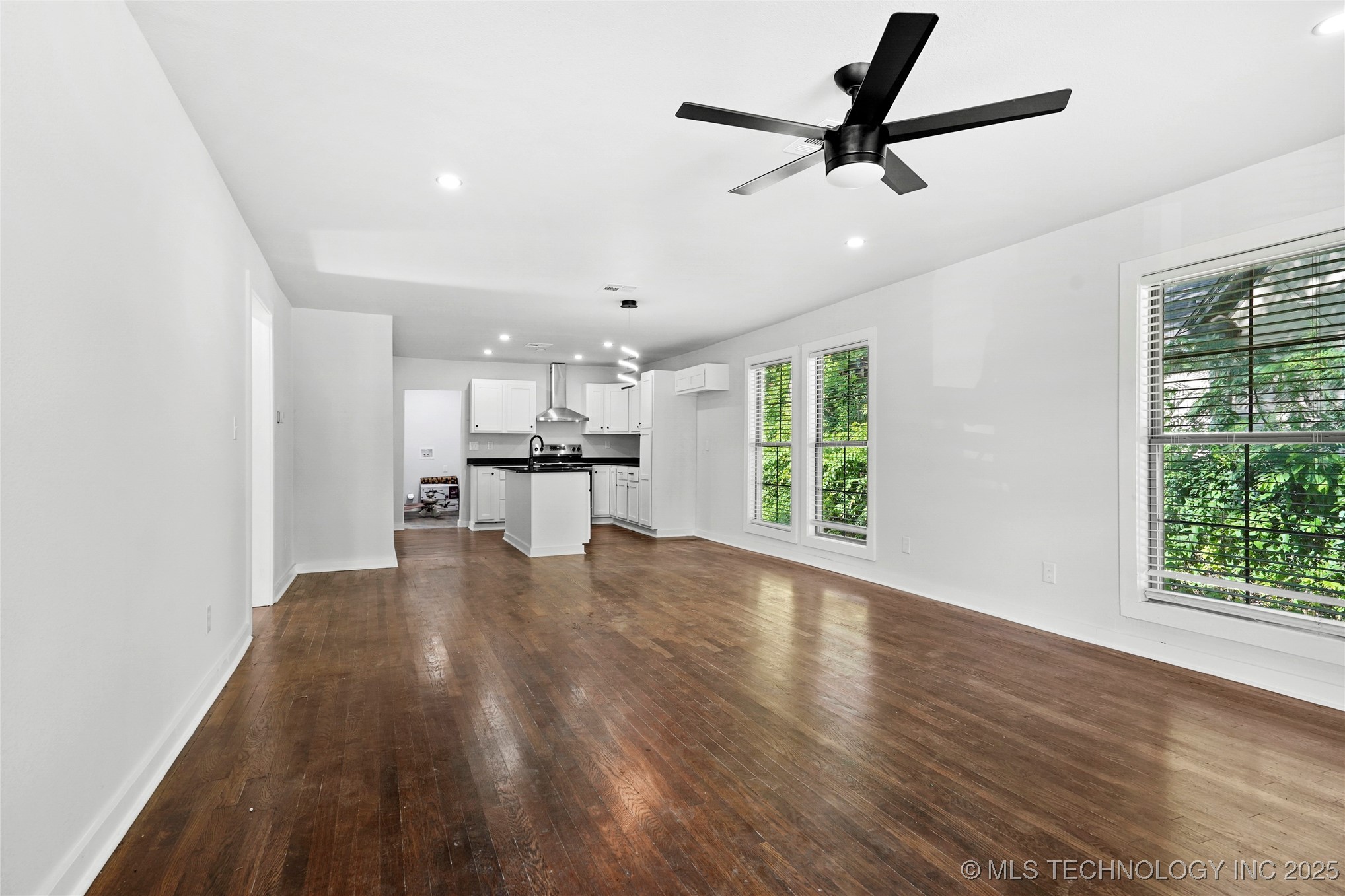 2052 E 12th Place Property Photo 8