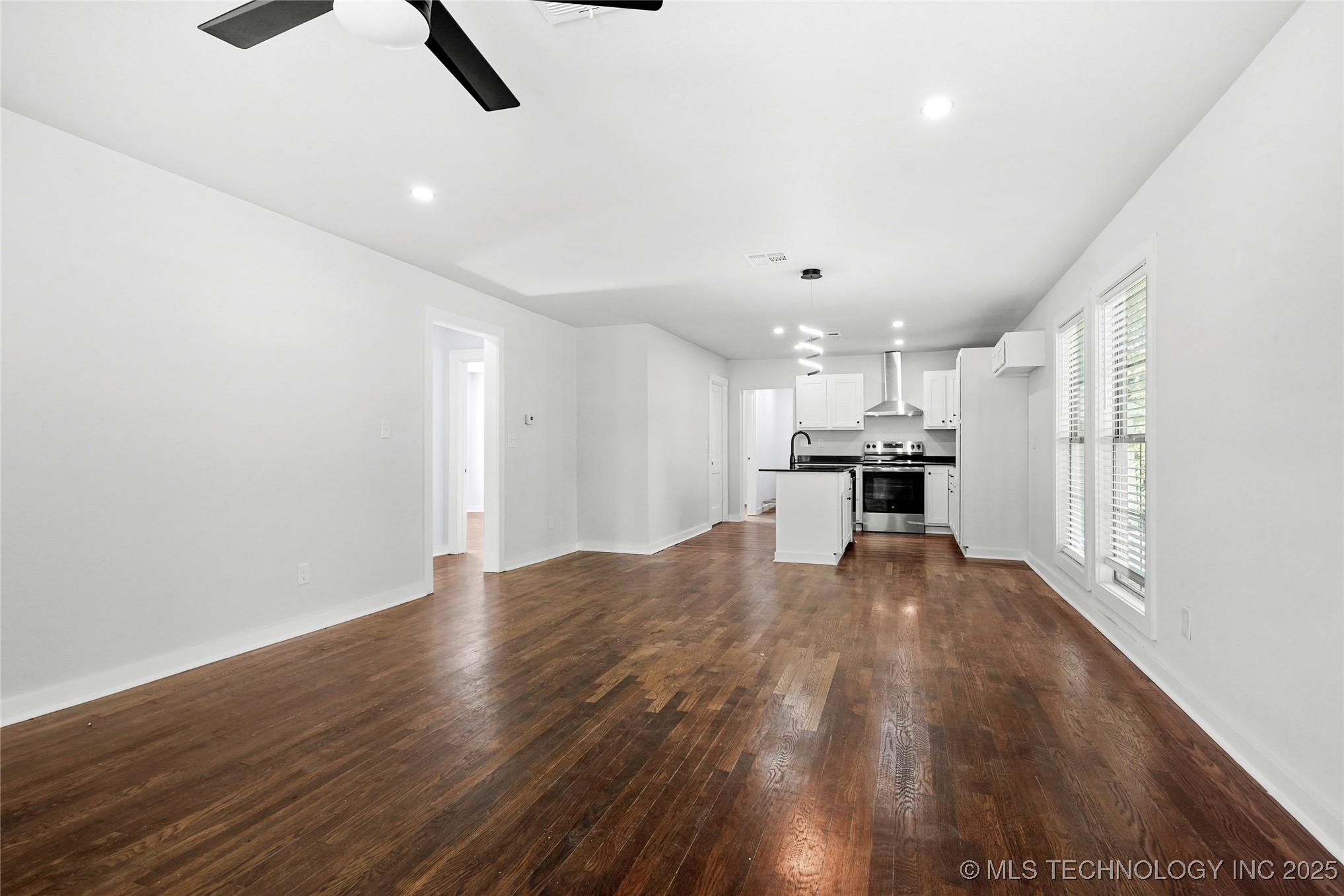 2052 E 12th Place Property Photo 9