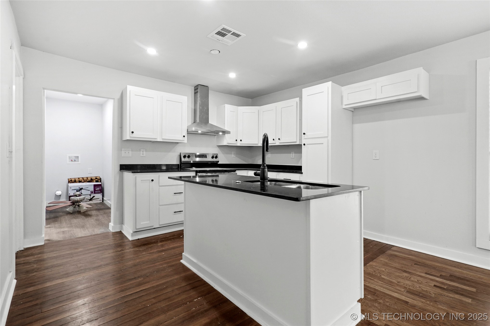 2052 E 12th Place Property Photo 11