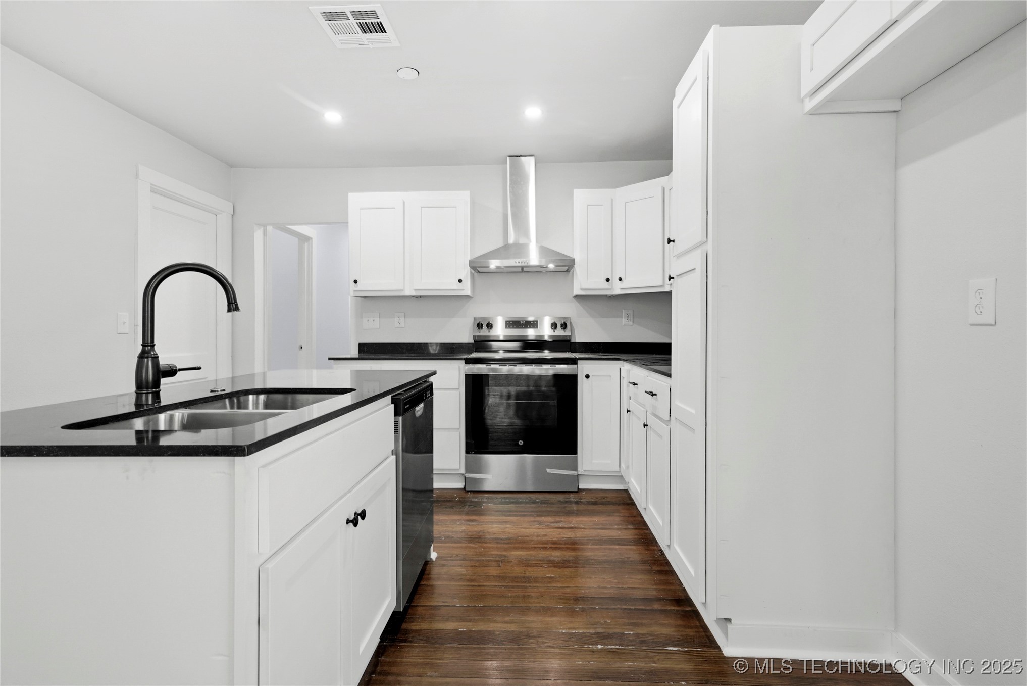 2052 E 12th Place Property Photo 12