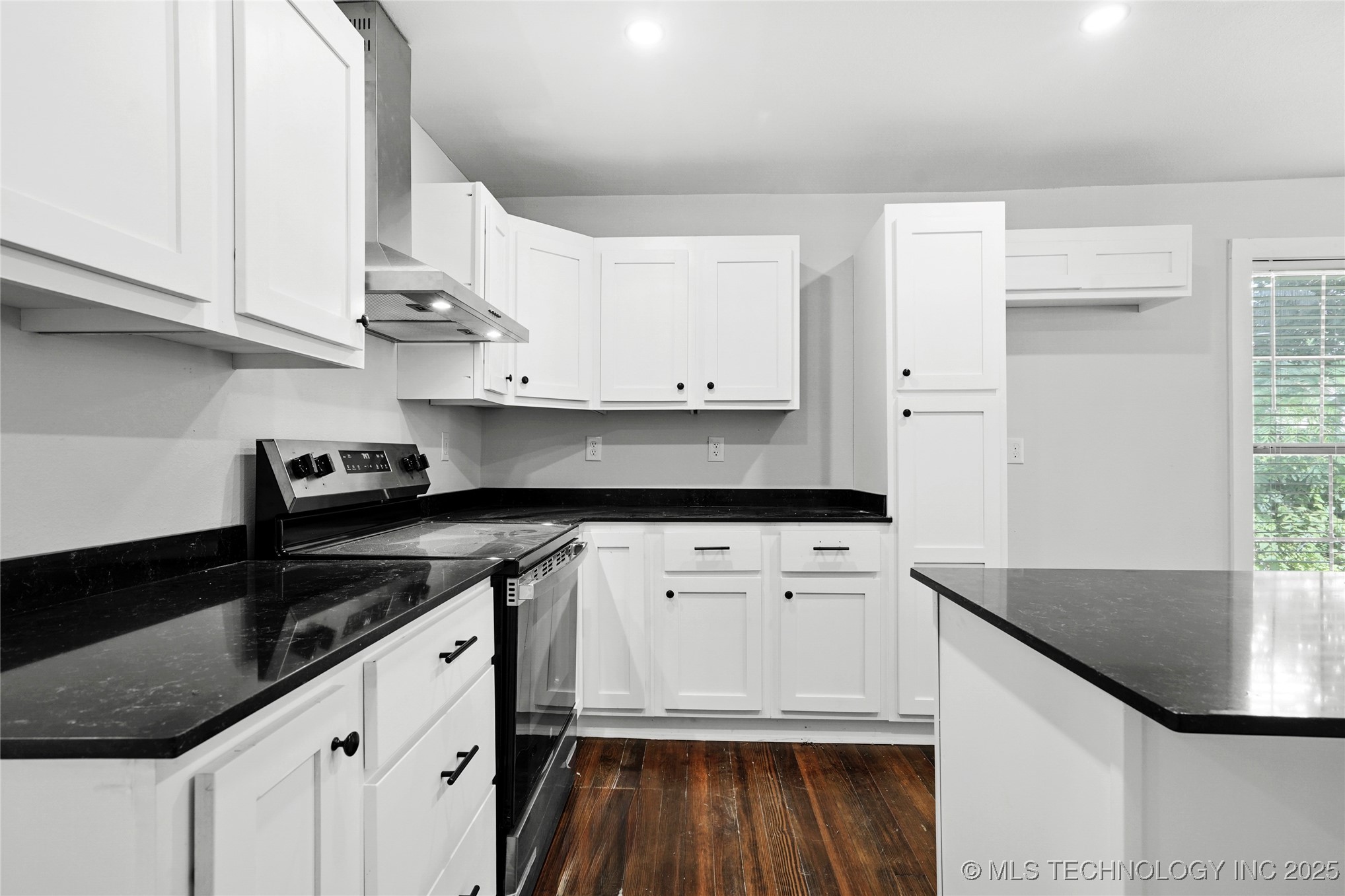 2052 E 12th Place Property Photo 15