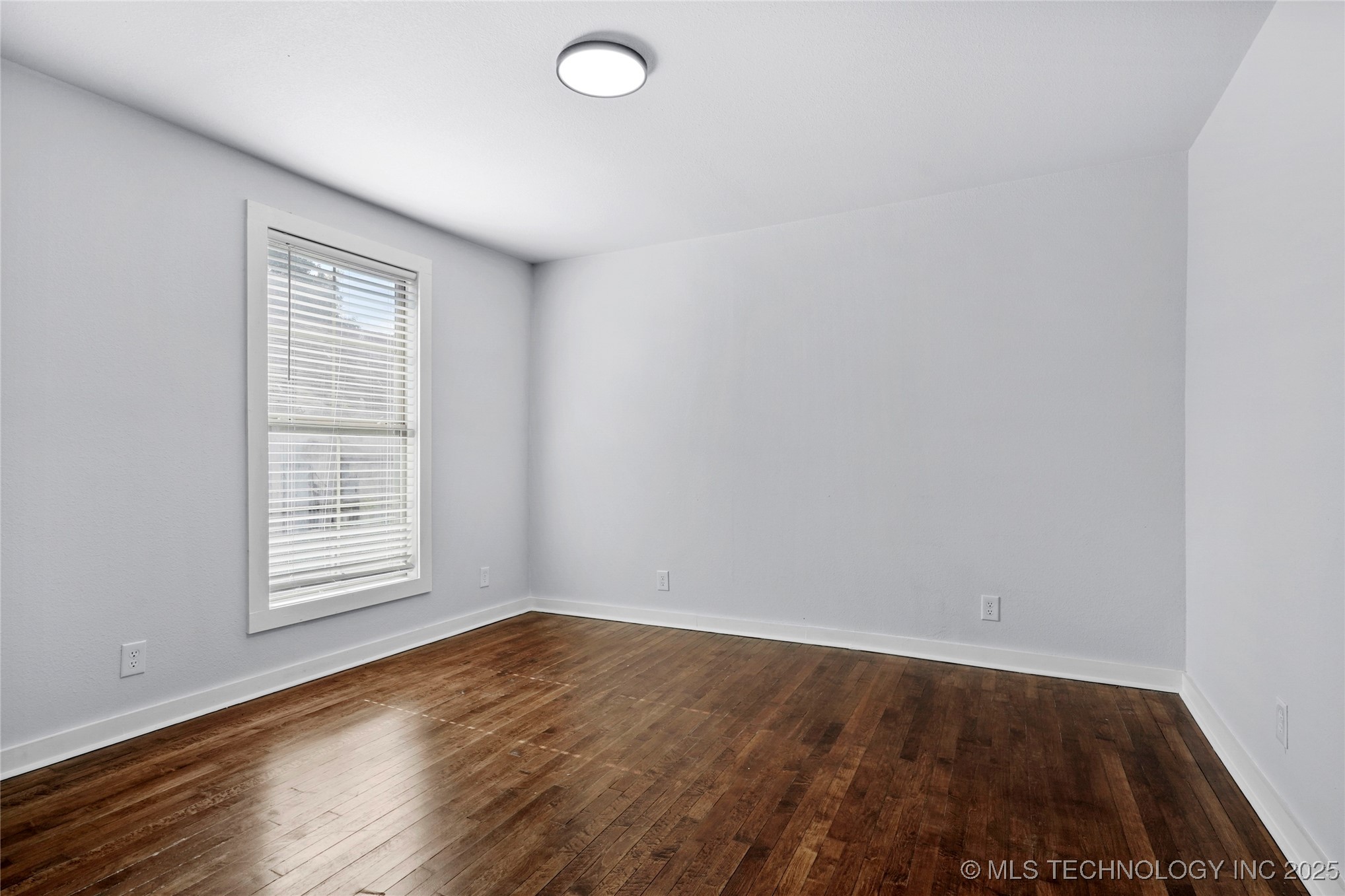 2052 E 12th Place Property Photo 18