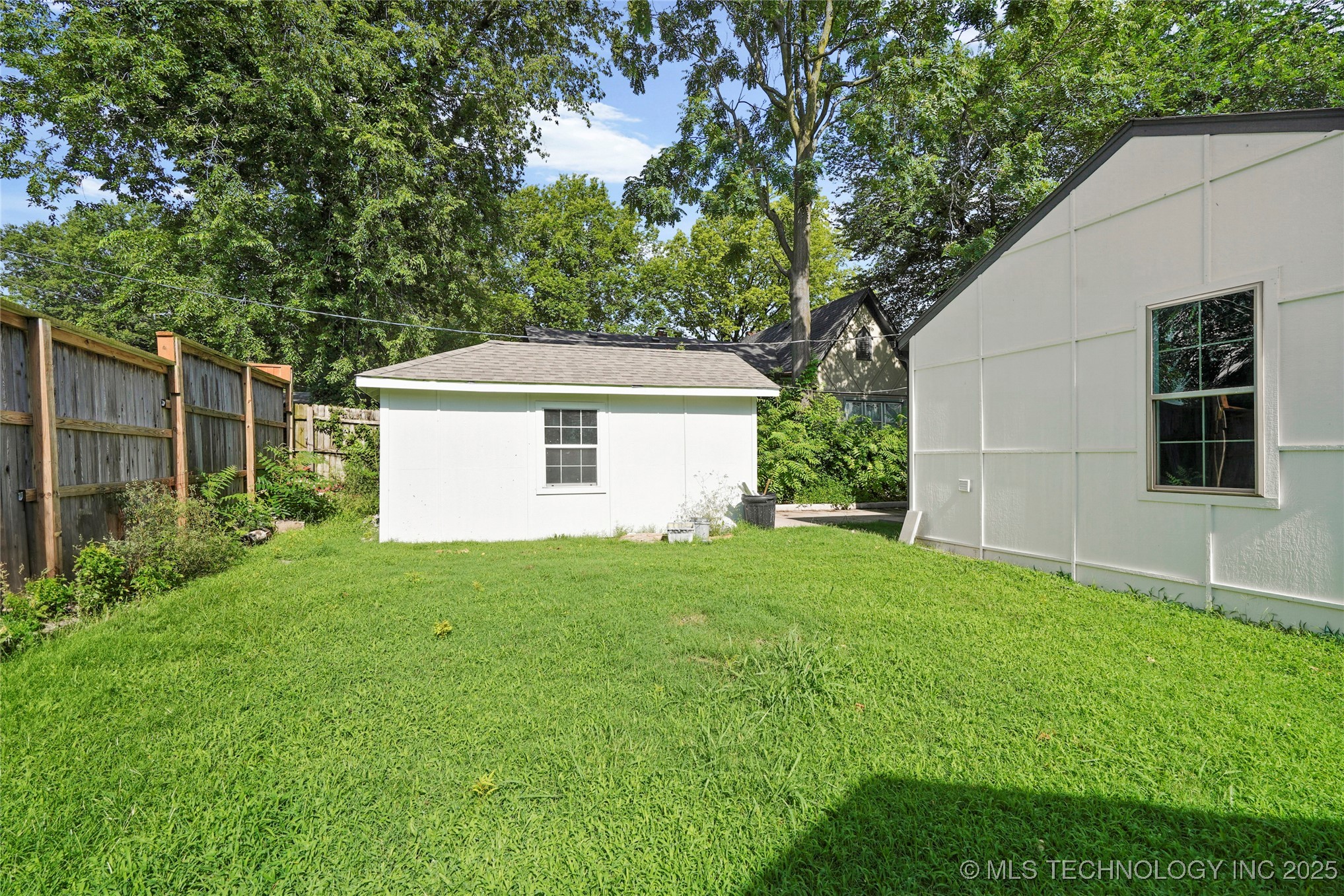 2052 E 12th Place Property Photo 24