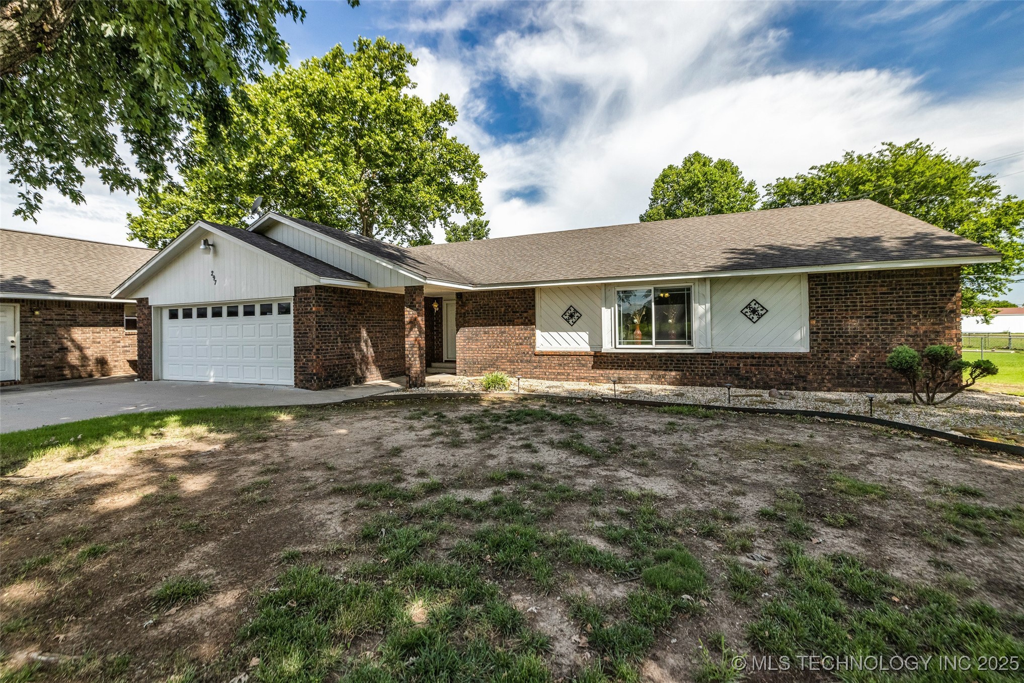 297 Willow Drive Property Photo 3