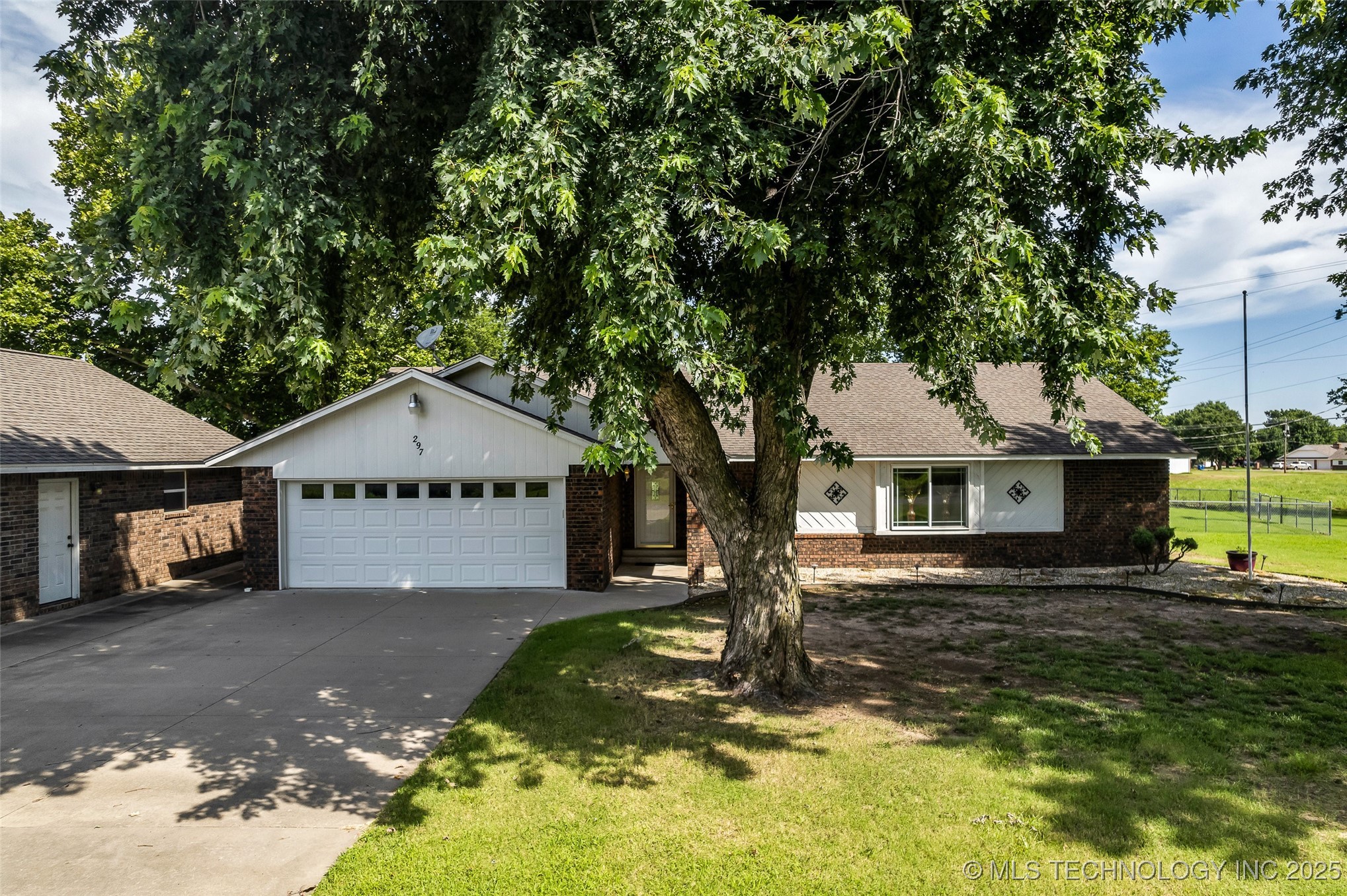 297 Willow Drive Property Photo 4