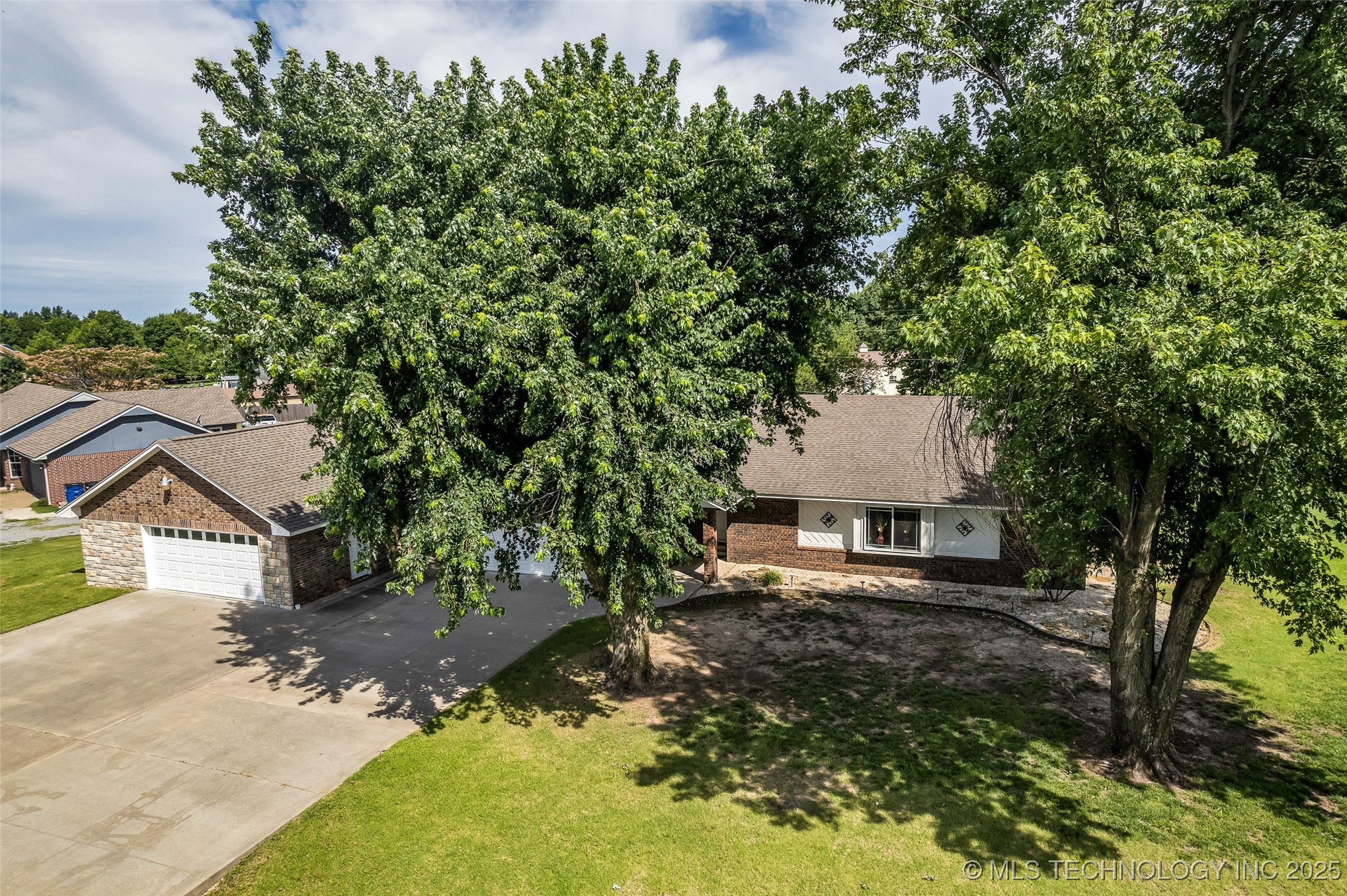 297 Willow Drive Property Photo 5