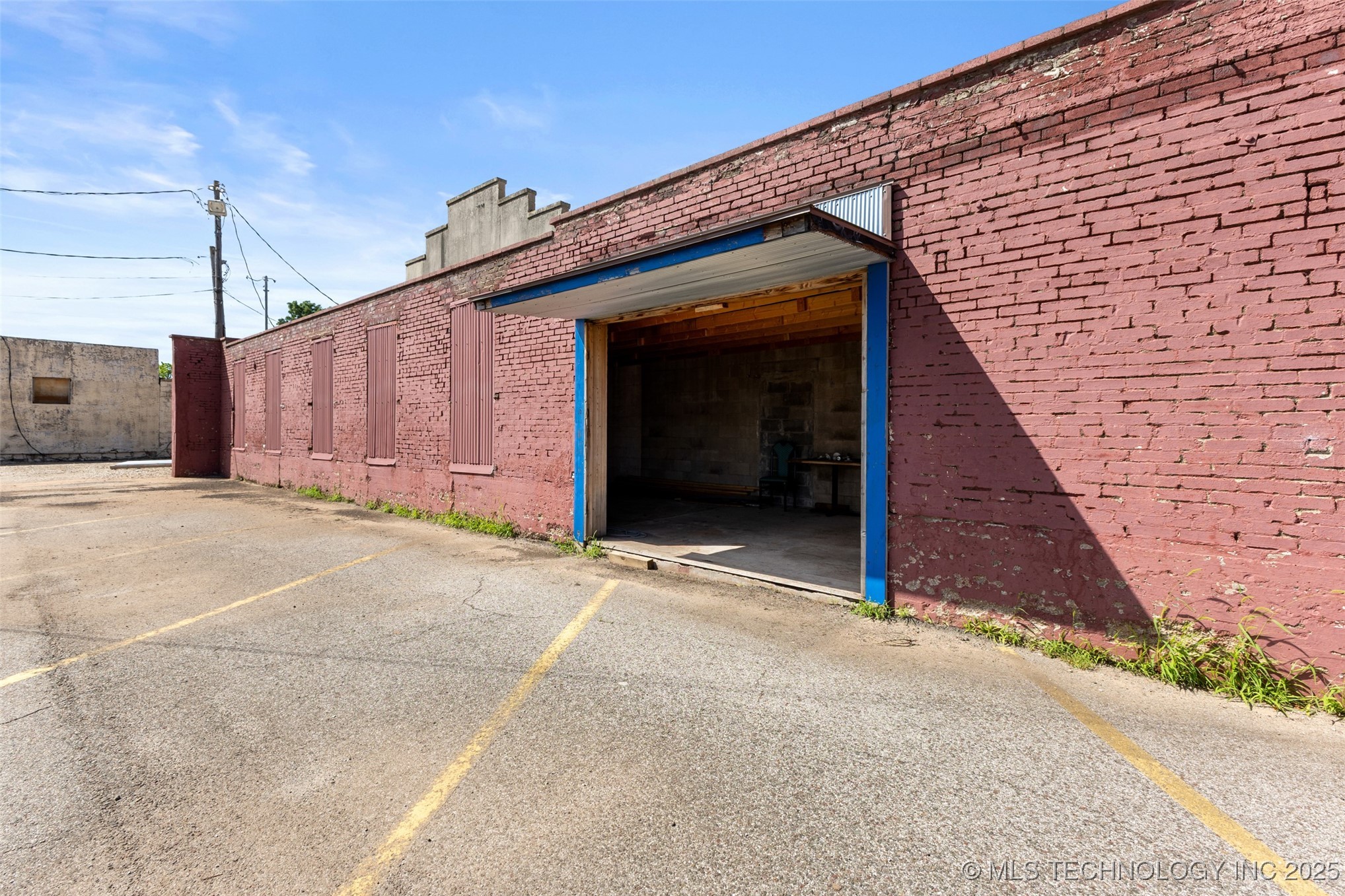 310 W Paul Property Photo 4