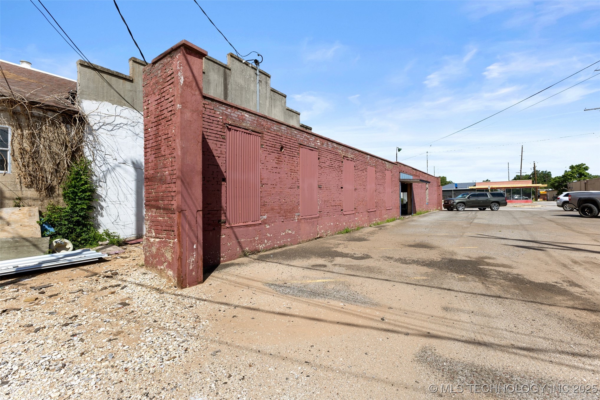 310 W Paul Property Photo 5