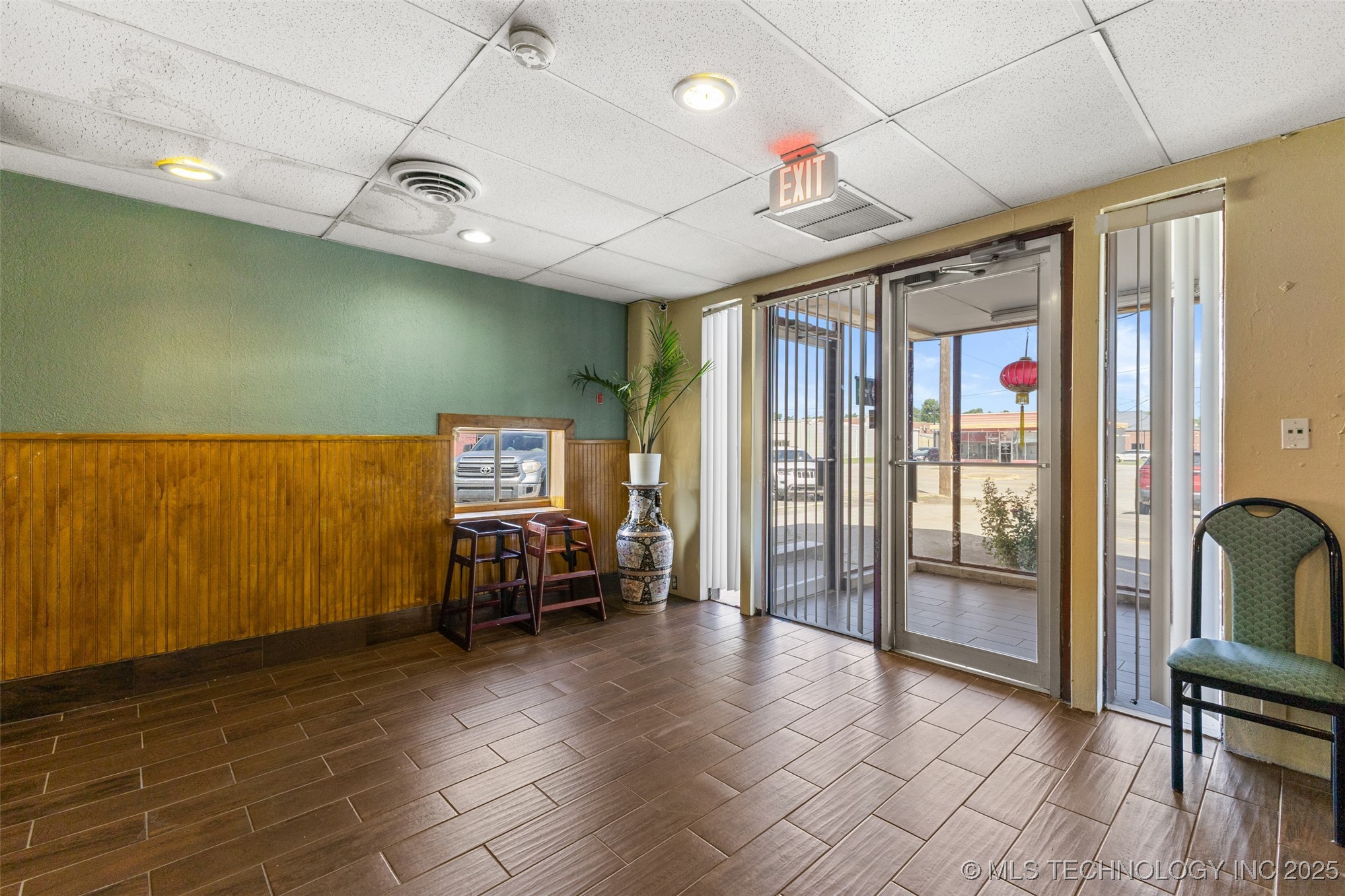 310 W Paul Property Photo 7