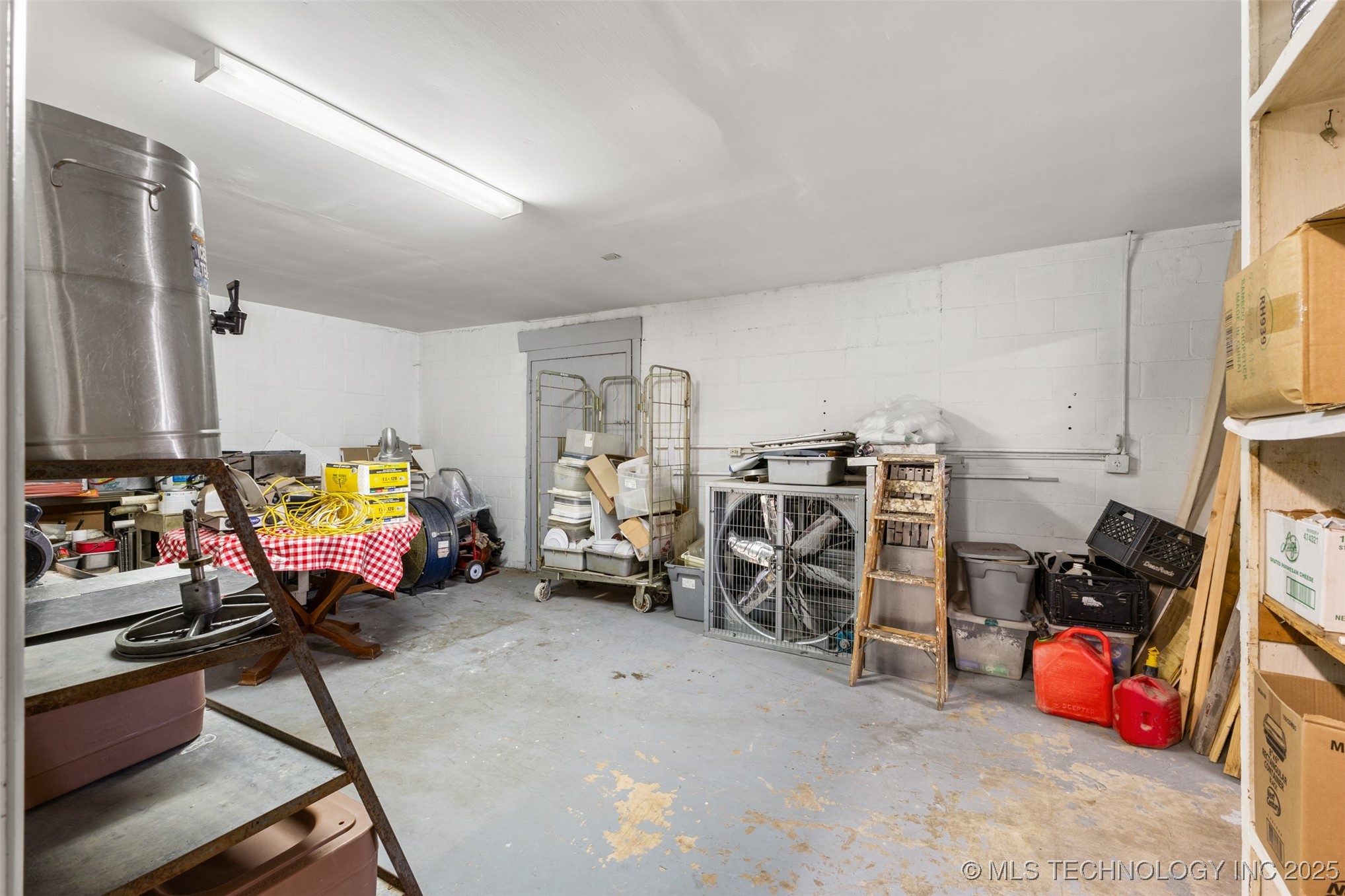 310 W Paul Property Photo 24