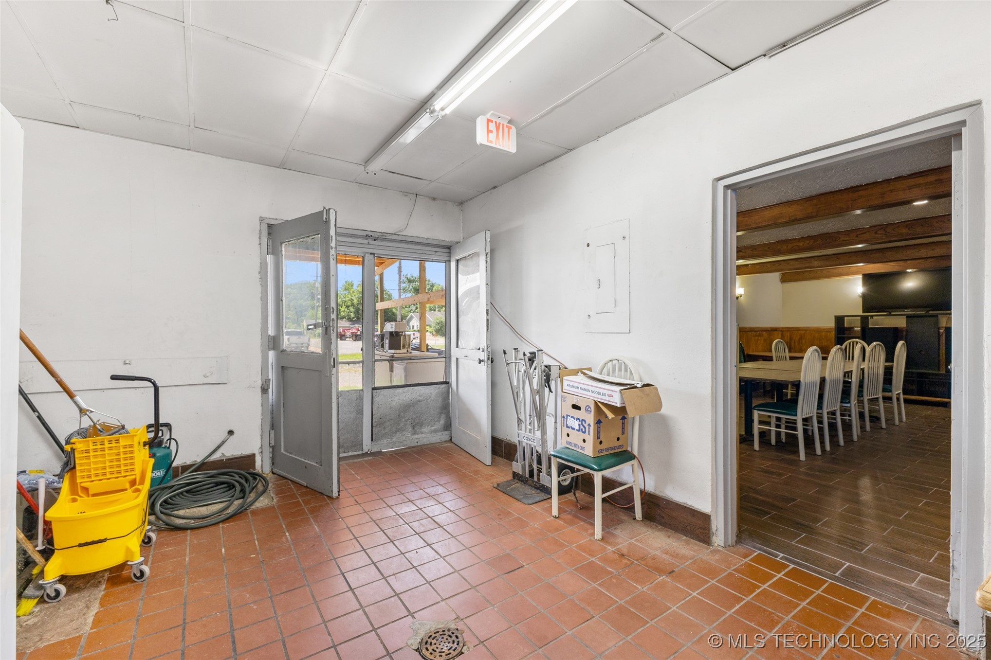 310 W Paul Property Photo 26