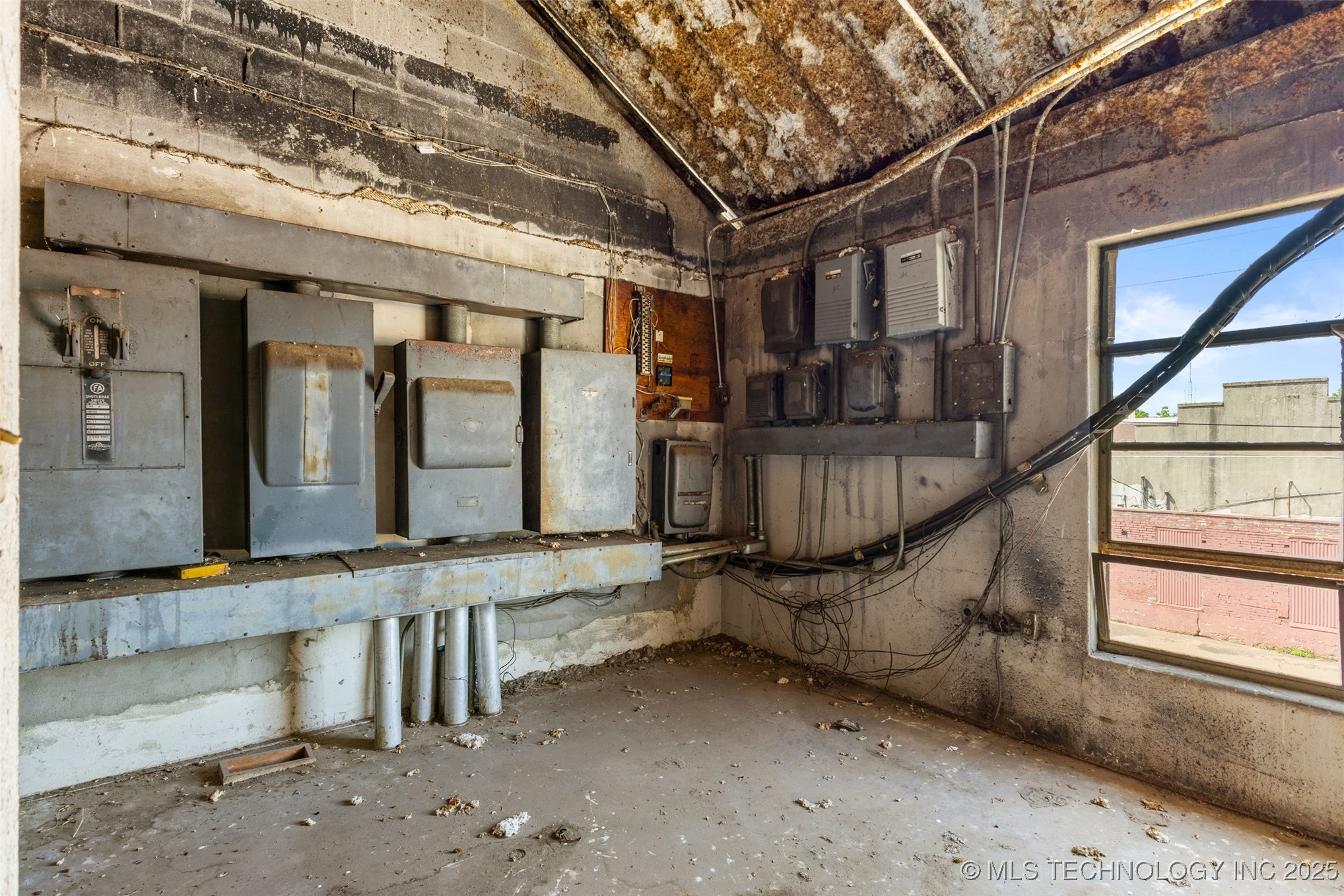 310 W Paul Property Photo 29