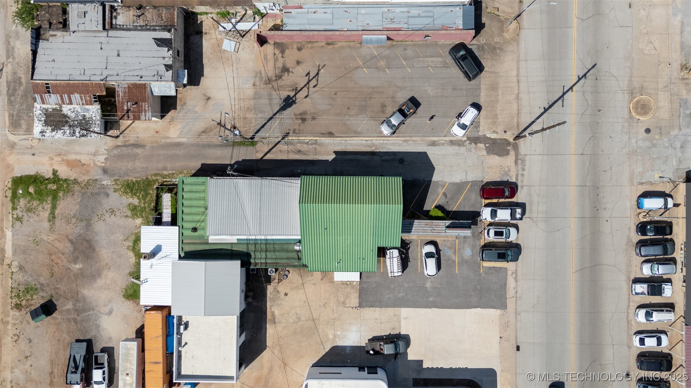 310 W Paul Property Photo 33