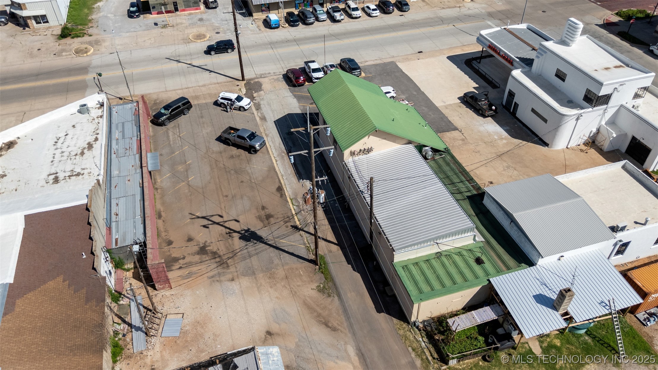 310 W Paul Property Photo 34