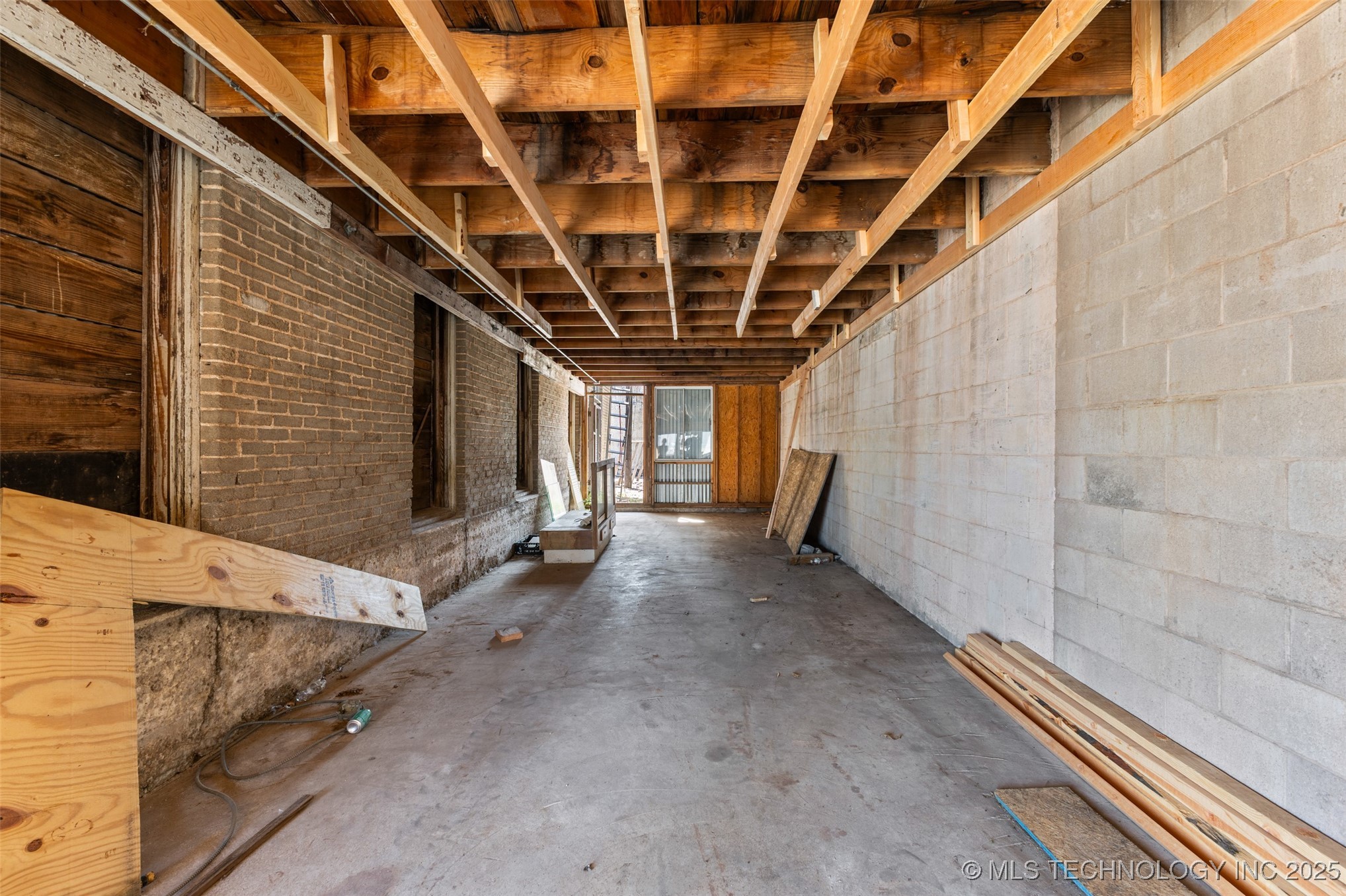 310 W Paul Property Photo 39