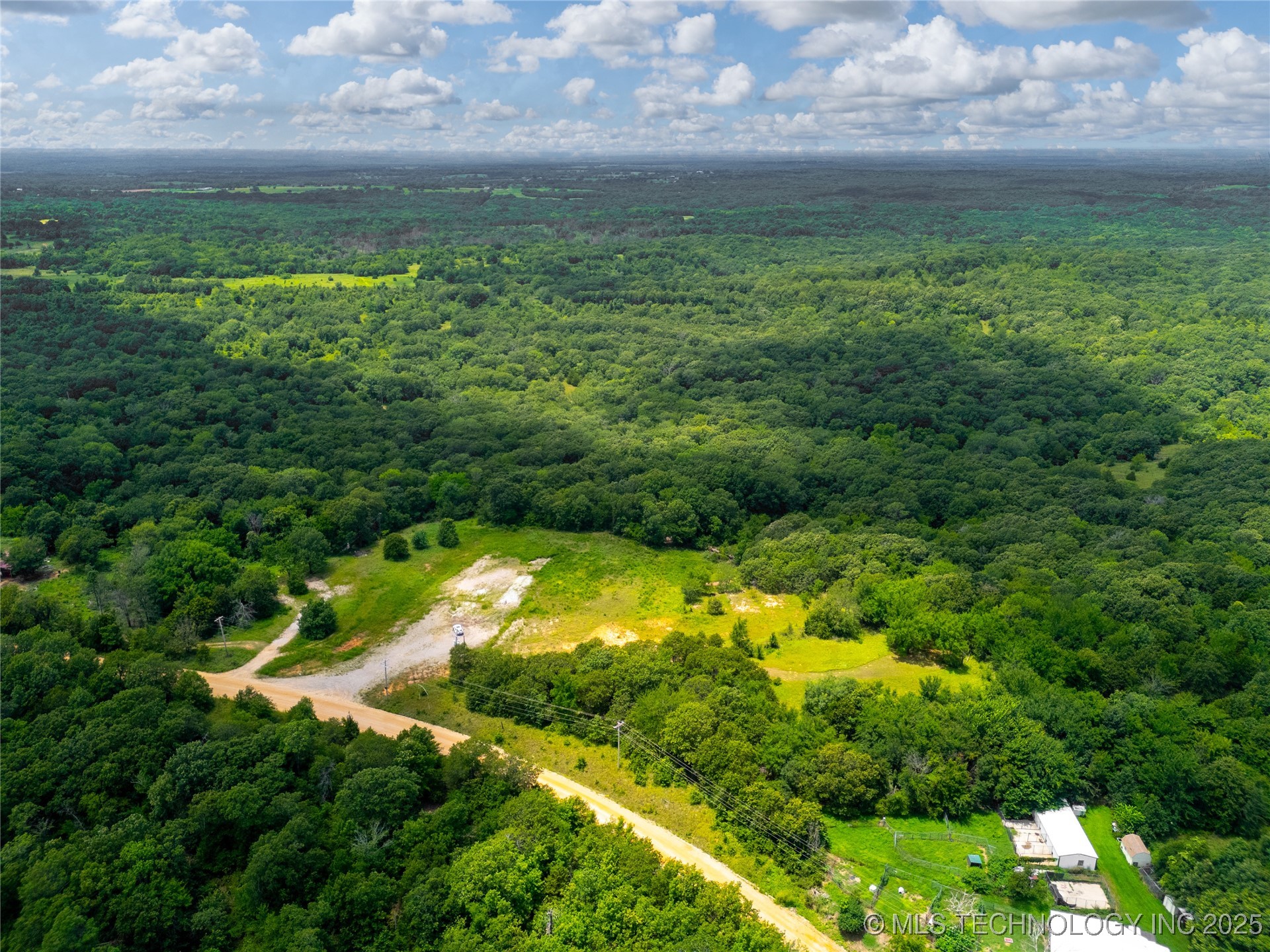 1 N County Road 3570 Property Photo 17
