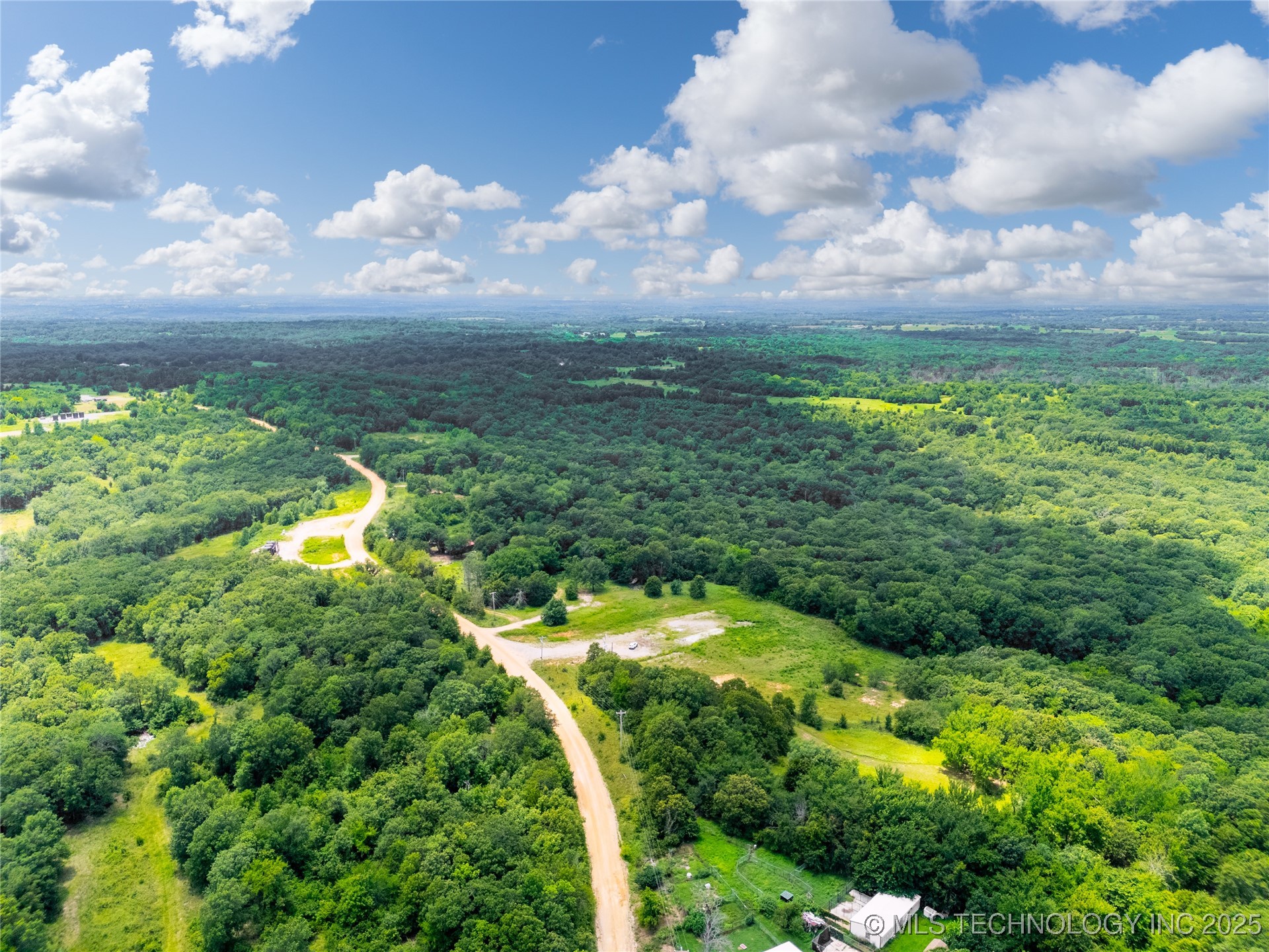 1 N County Road 3570 Property Photo 18