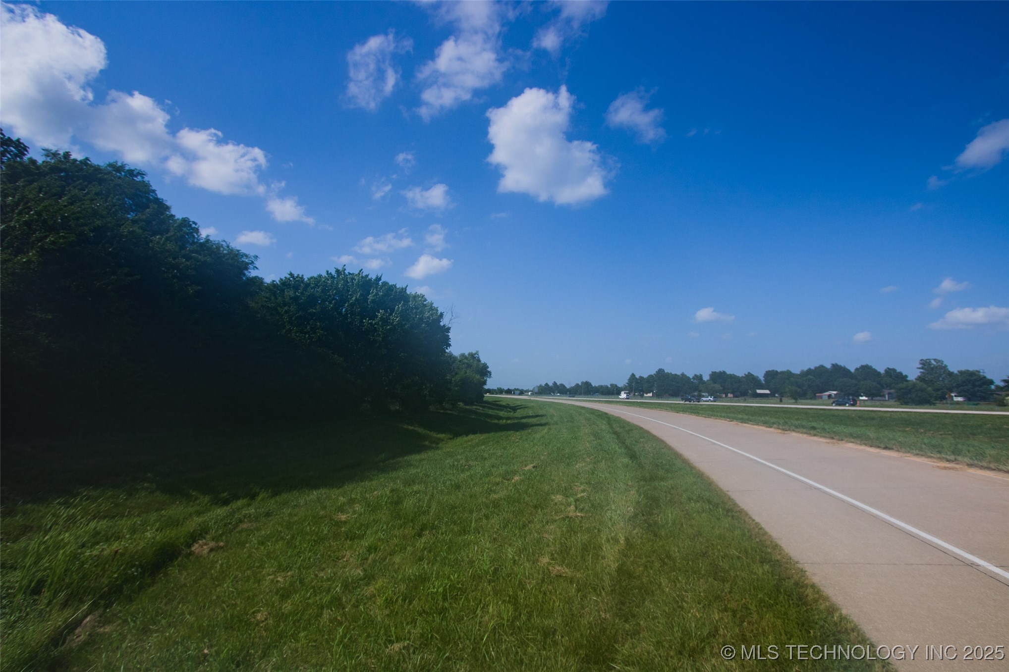 12711 N 135th East Avenue Property Photo 4