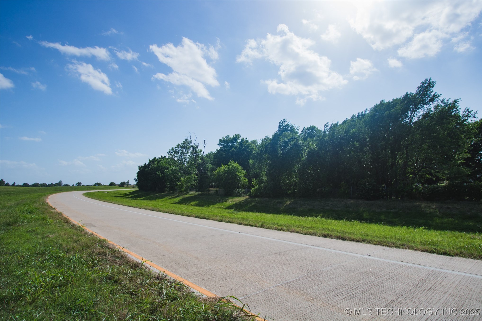 12711 N 135th East Avenue Property Photo 2