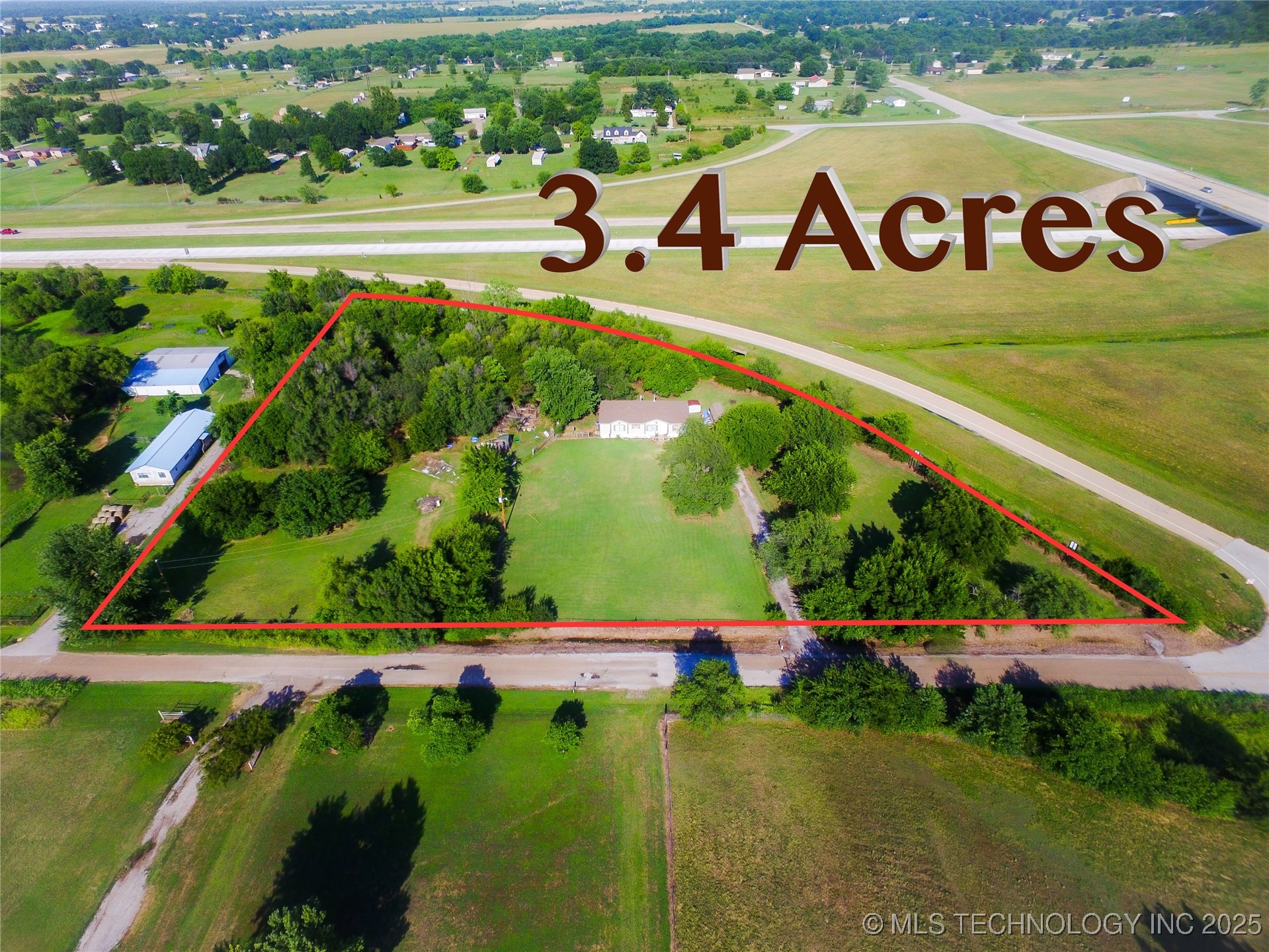 12711 N 135th East Avenue Property Photo 3