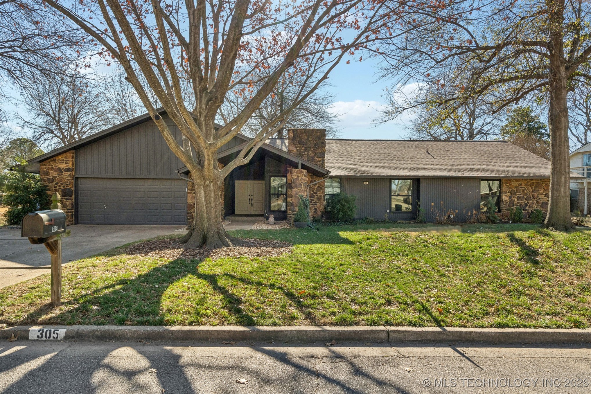 305 Fairway Drive Property Photo 1