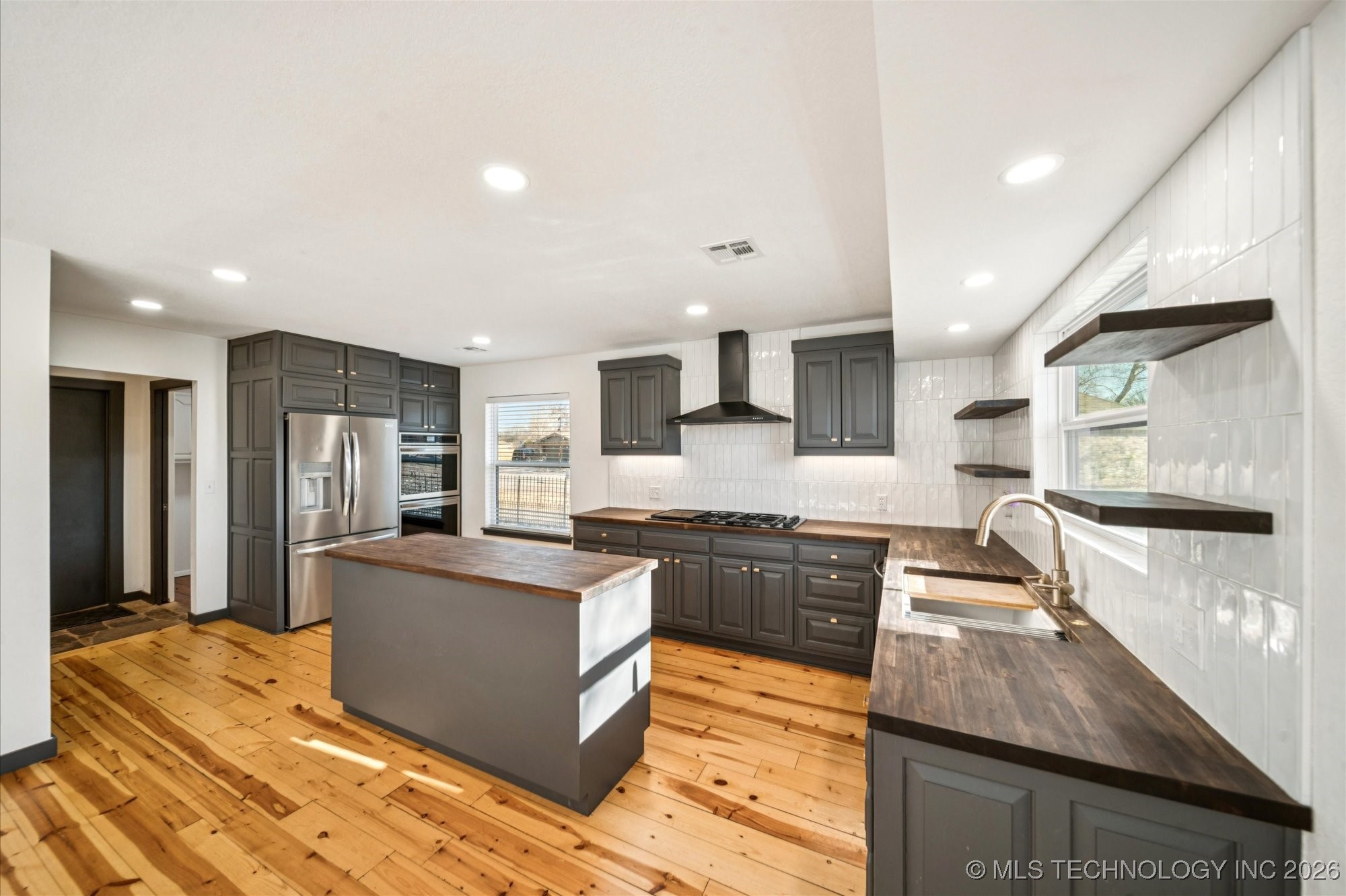 305 Fairway Drive Property Photo 2