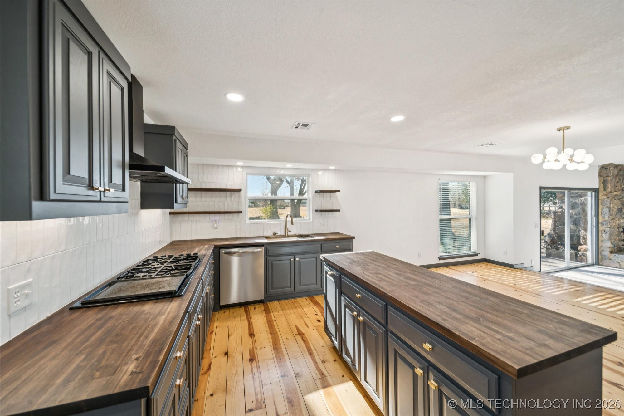 305 Fairway Drive Property Photo 3