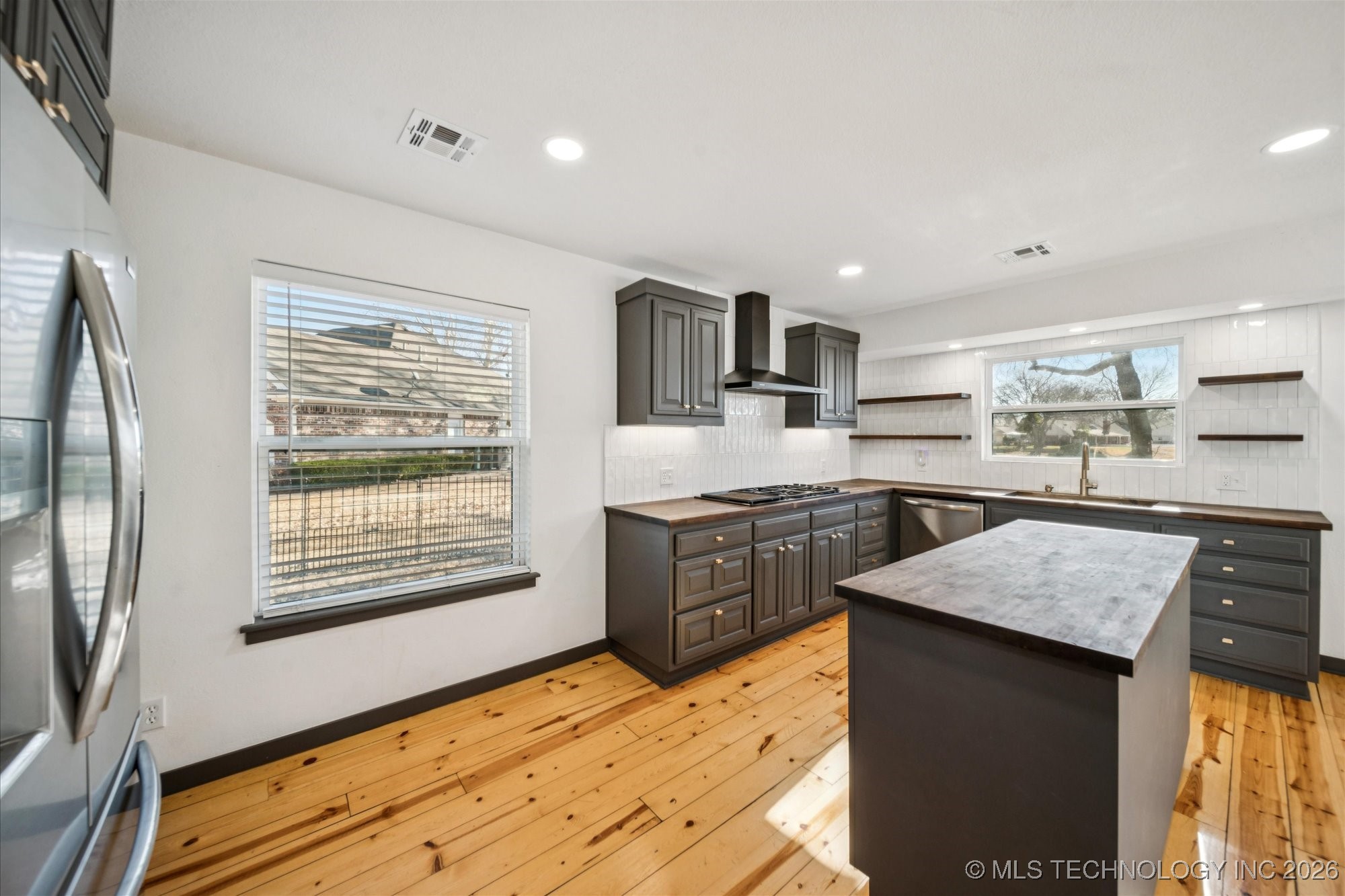 305 Fairway Drive Property Photo 7