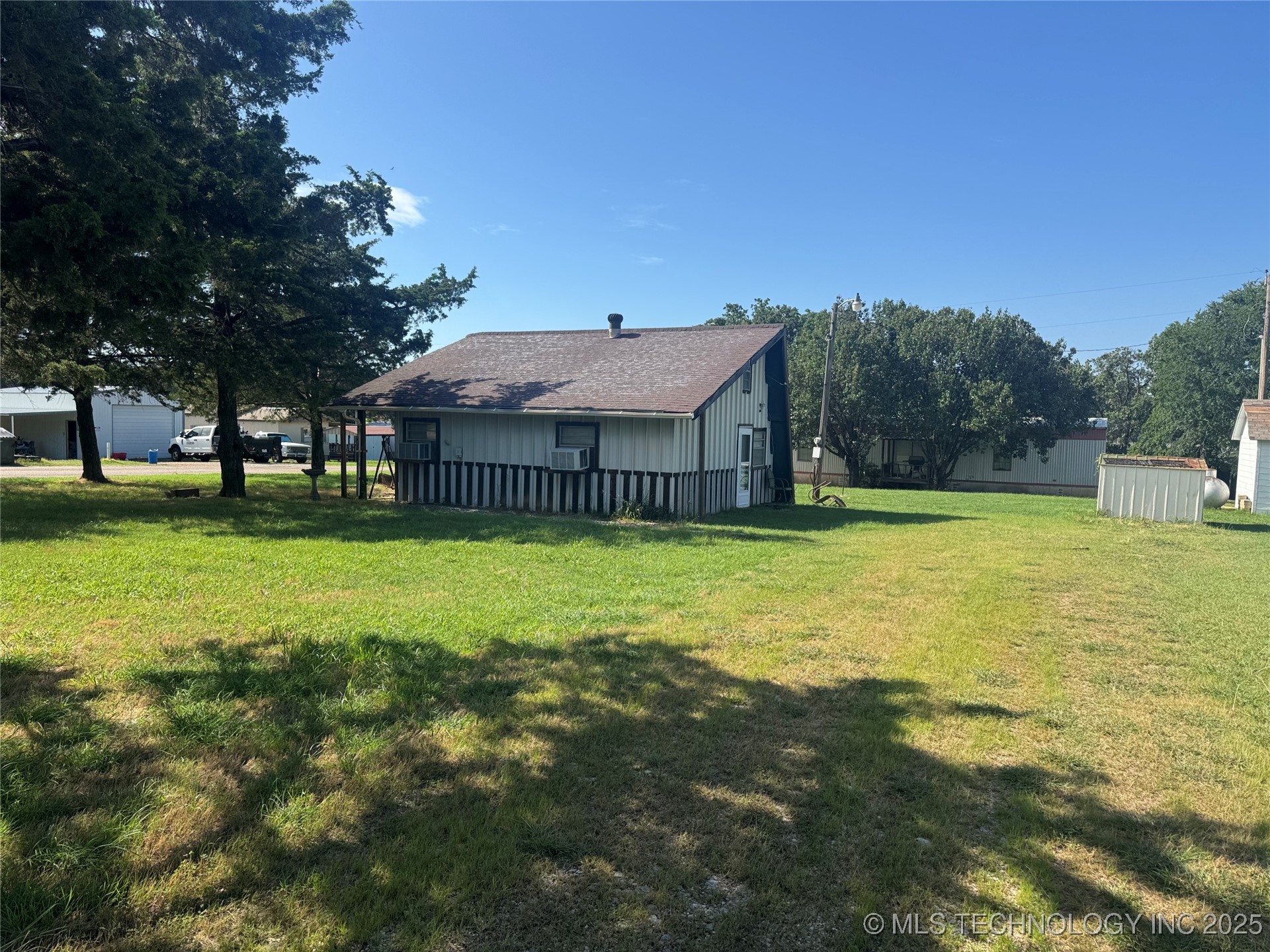 6140 Weesie Property Photo 4