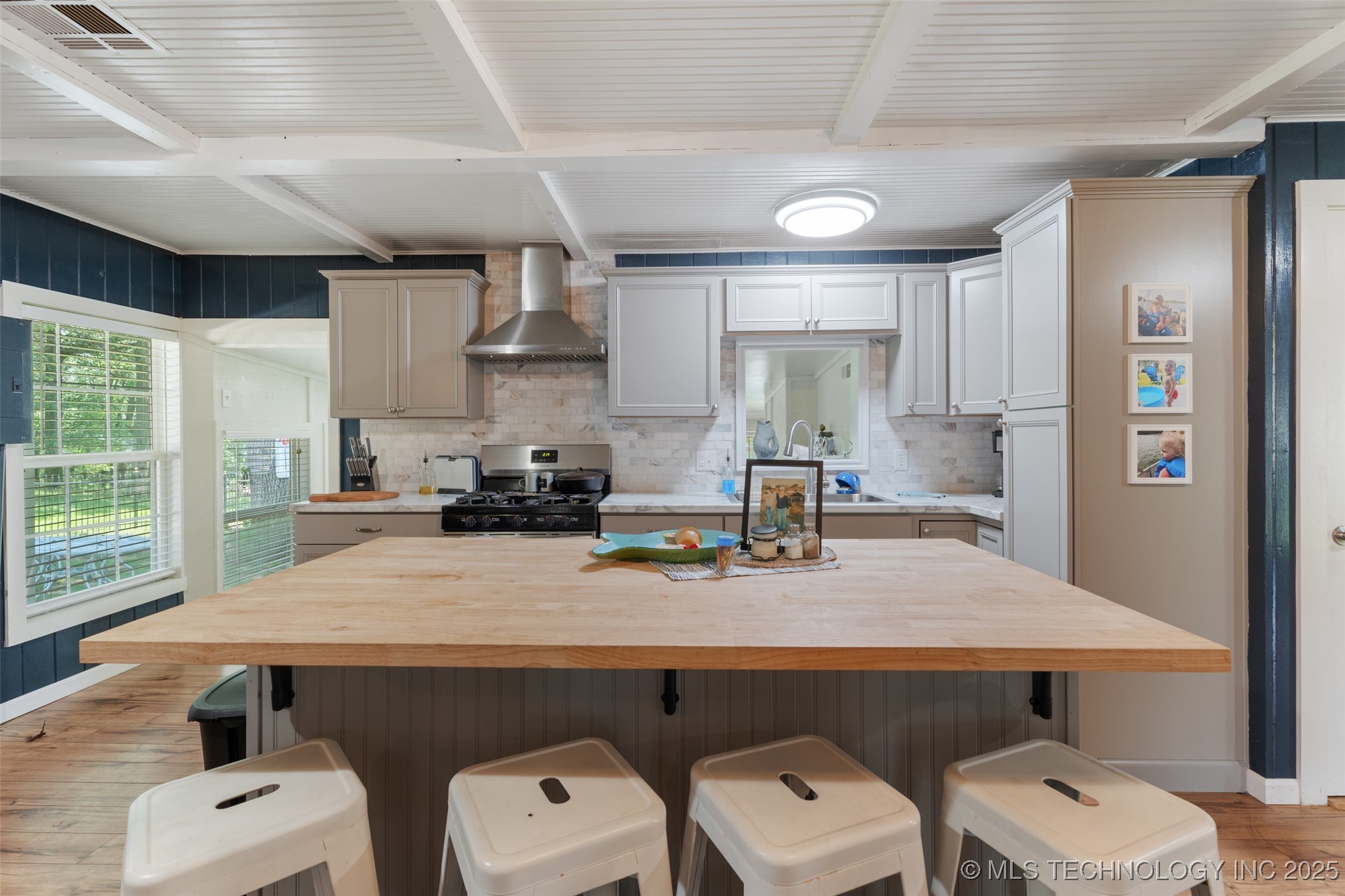 186 Skyline Drive Property Photo 4