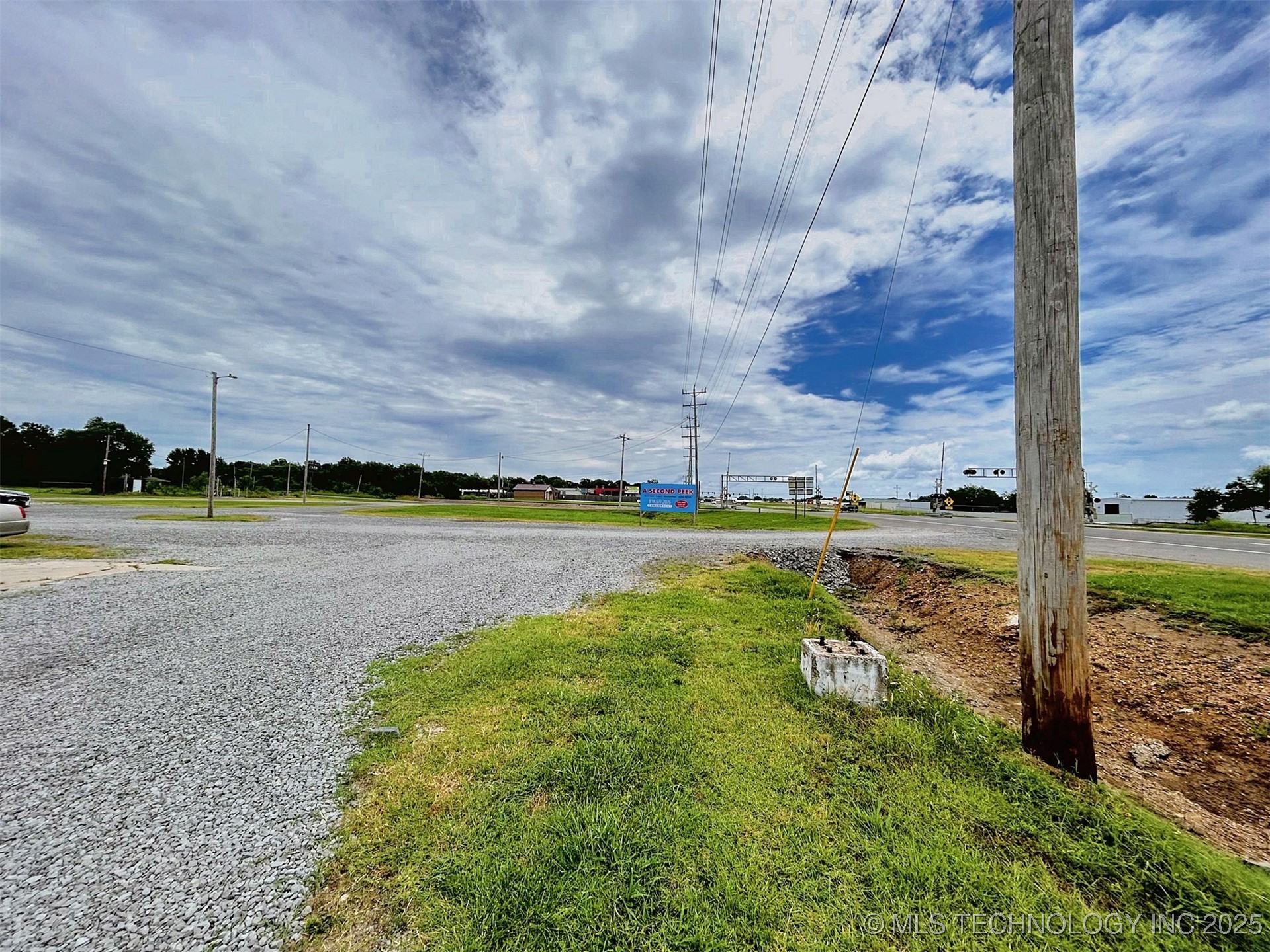 120 W Peak Boulevard Property Photo 7