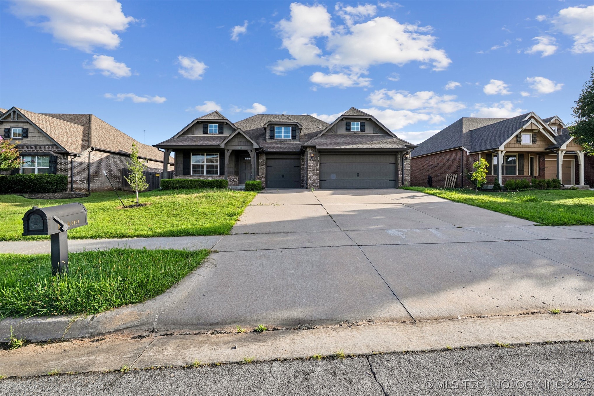 17409 E 44th Street S Property Photo 1