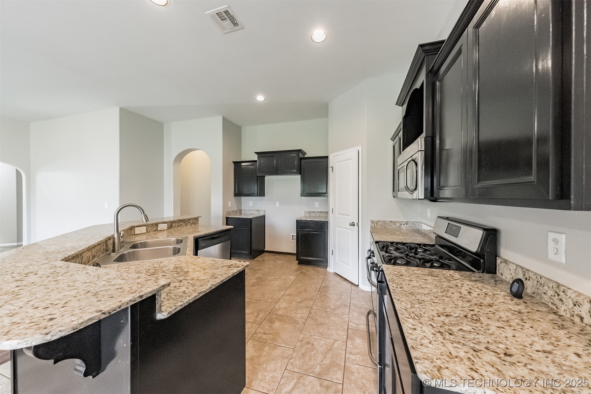 17409 E 44th Street S Property Photo 2