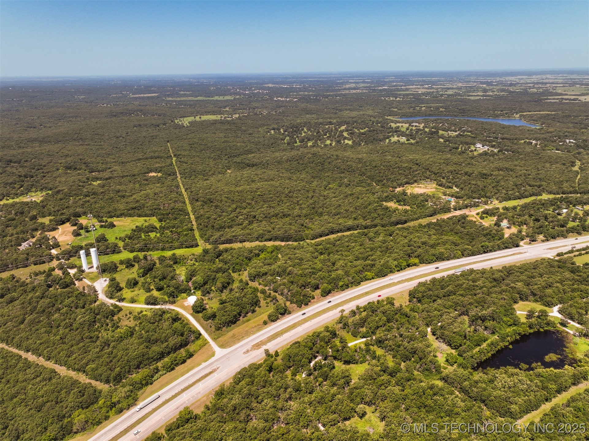 890 Road Property Photo 6