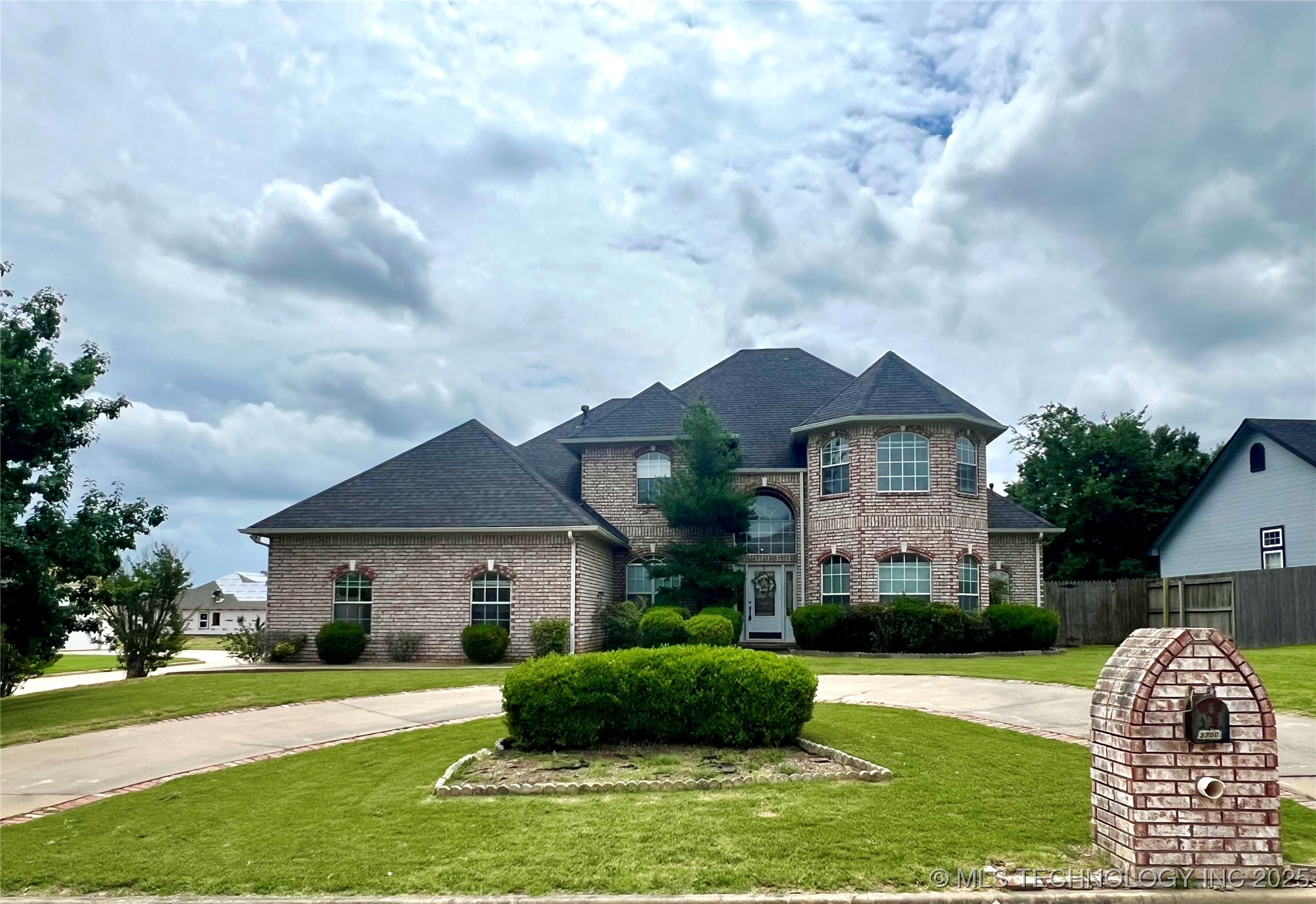 3700 Shefield Avenue Property Photo 1