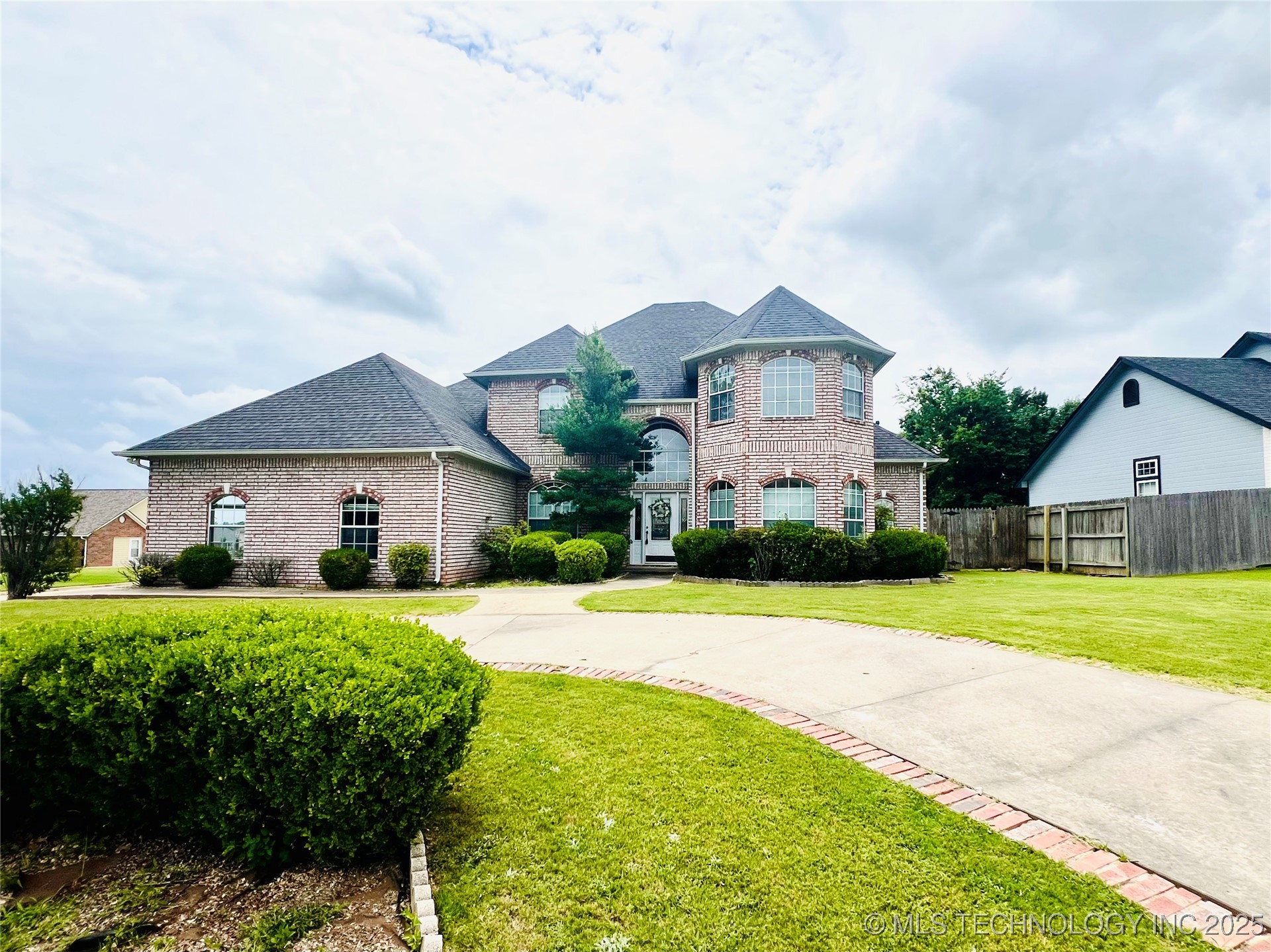 3700 Shefield Avenue Property Photo 2