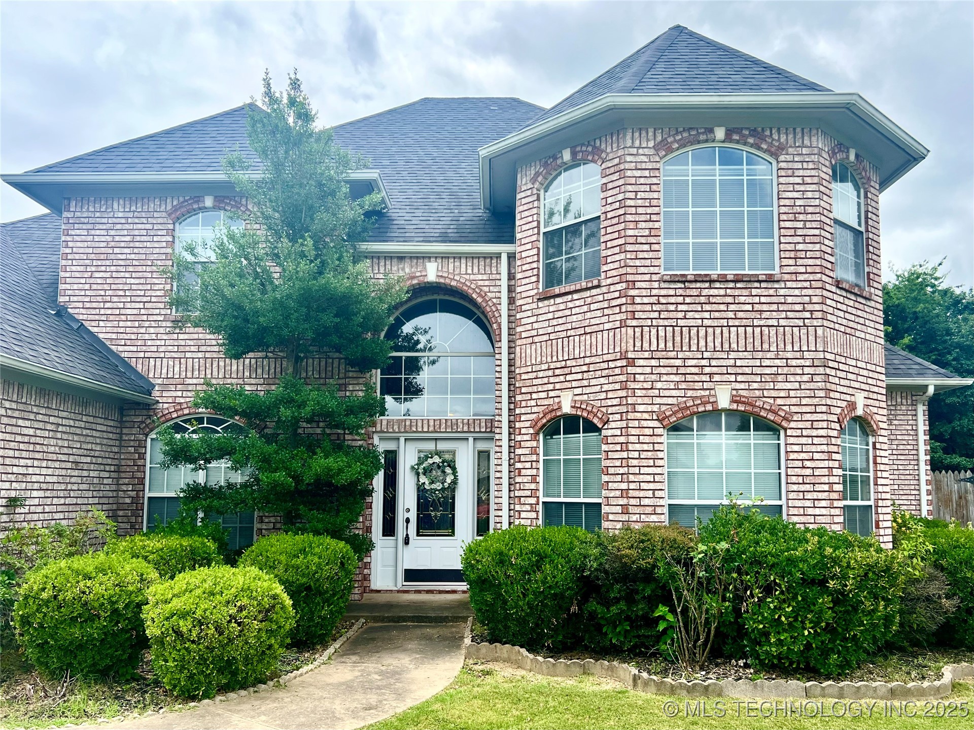 3700 Shefield Avenue Property Photo 4