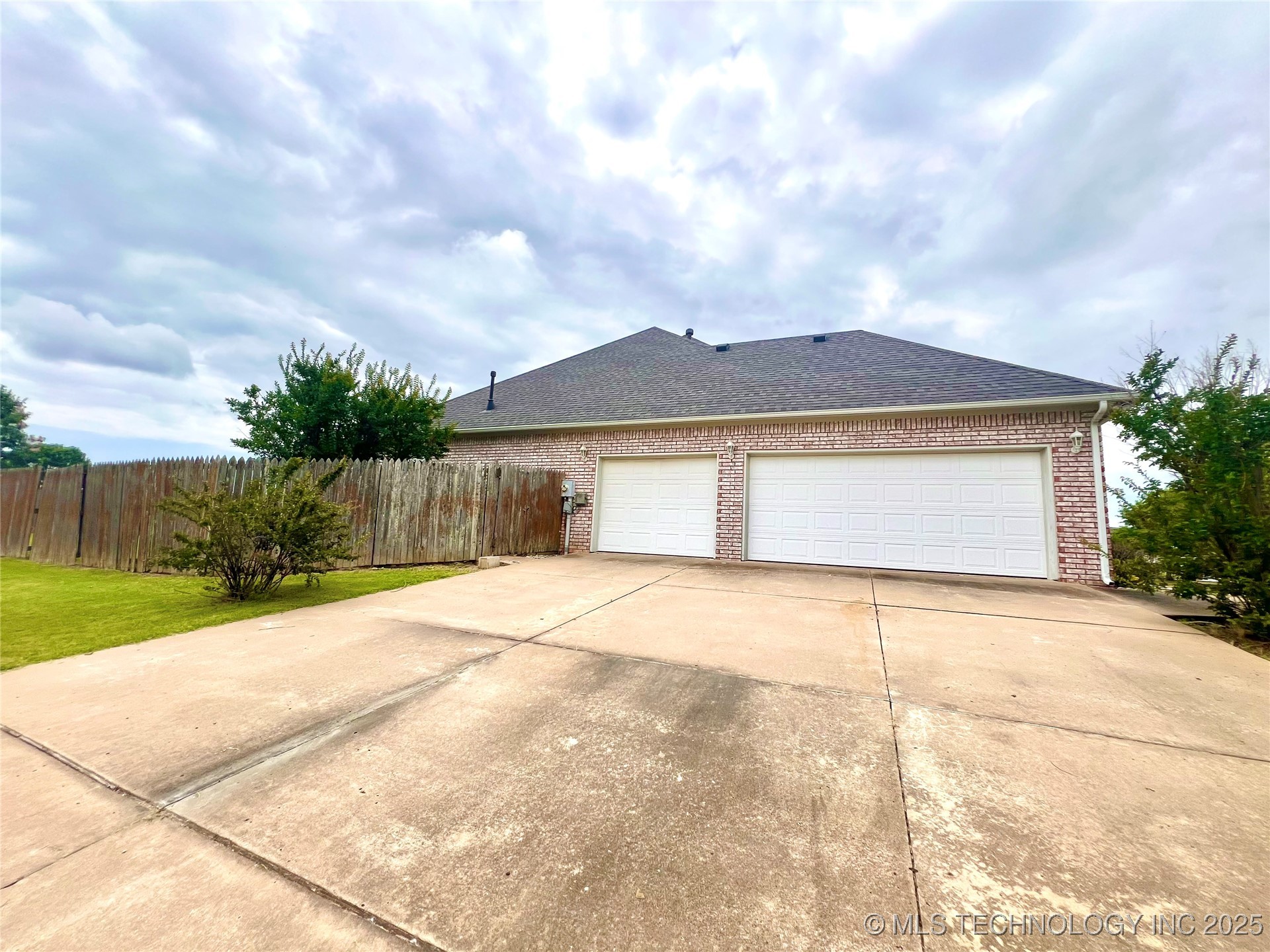 3700 Shefield Avenue Property Photo 55