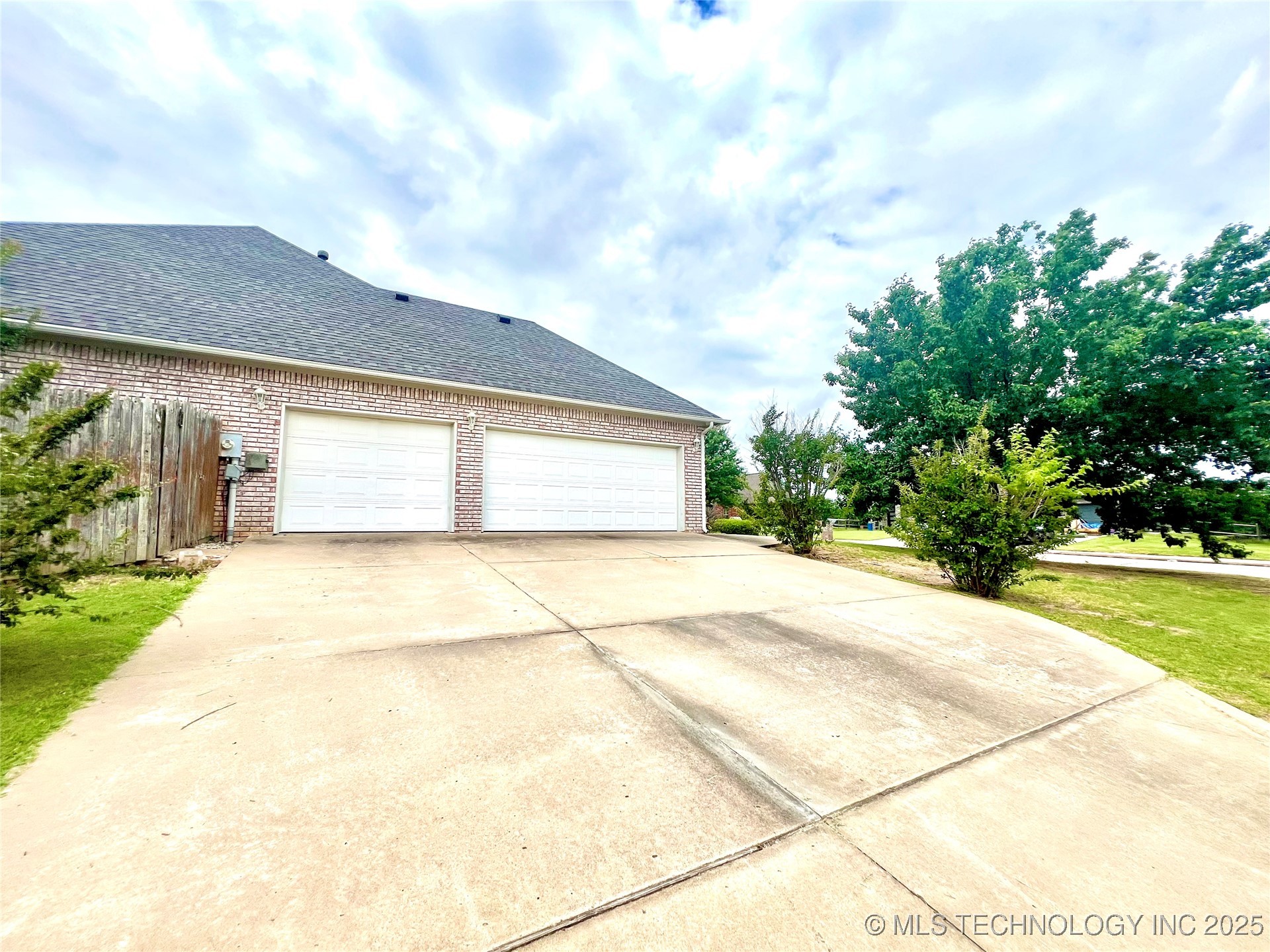 3700 Shefield Avenue Property Photo 56