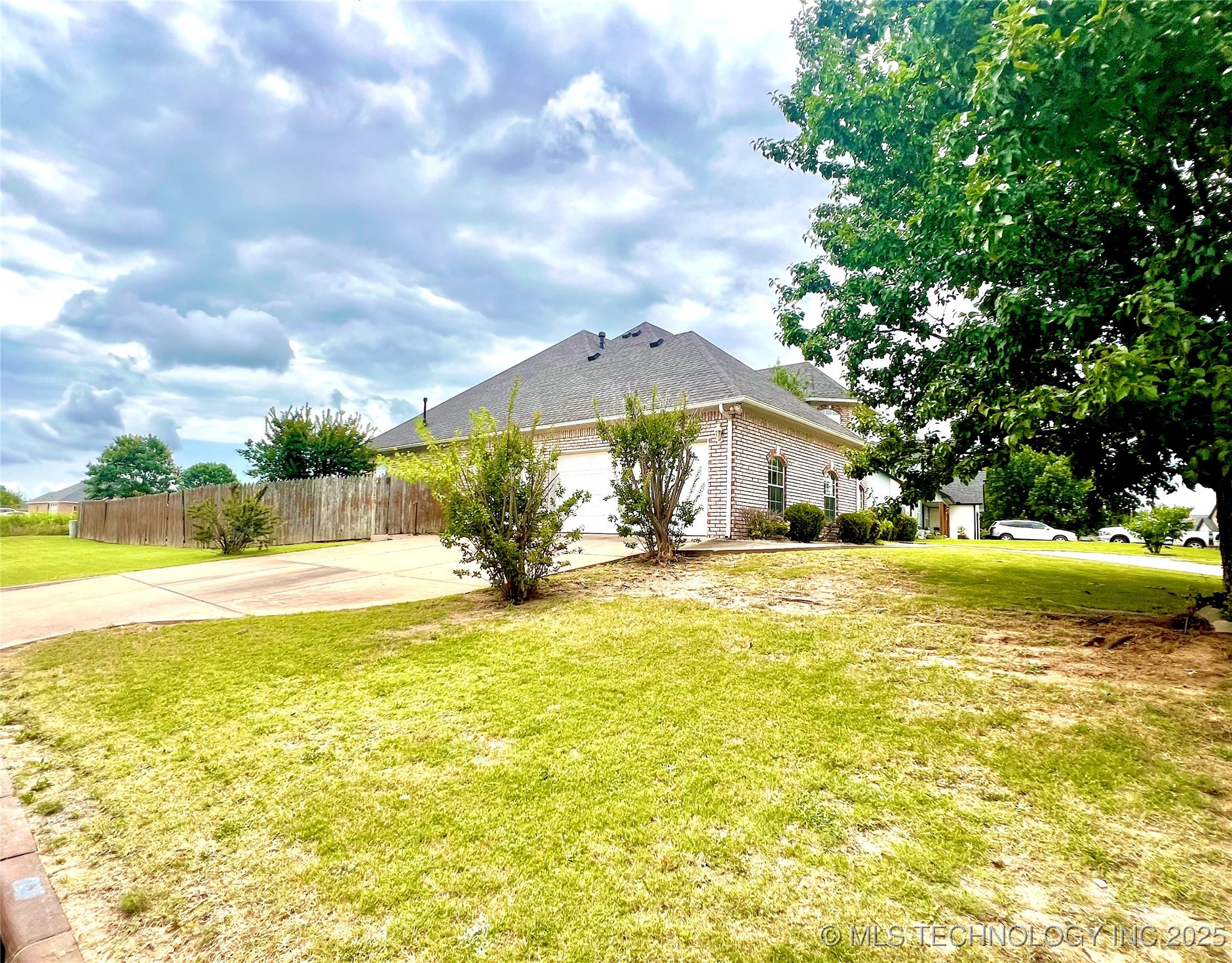 3700 Shefield Avenue Property Photo 57