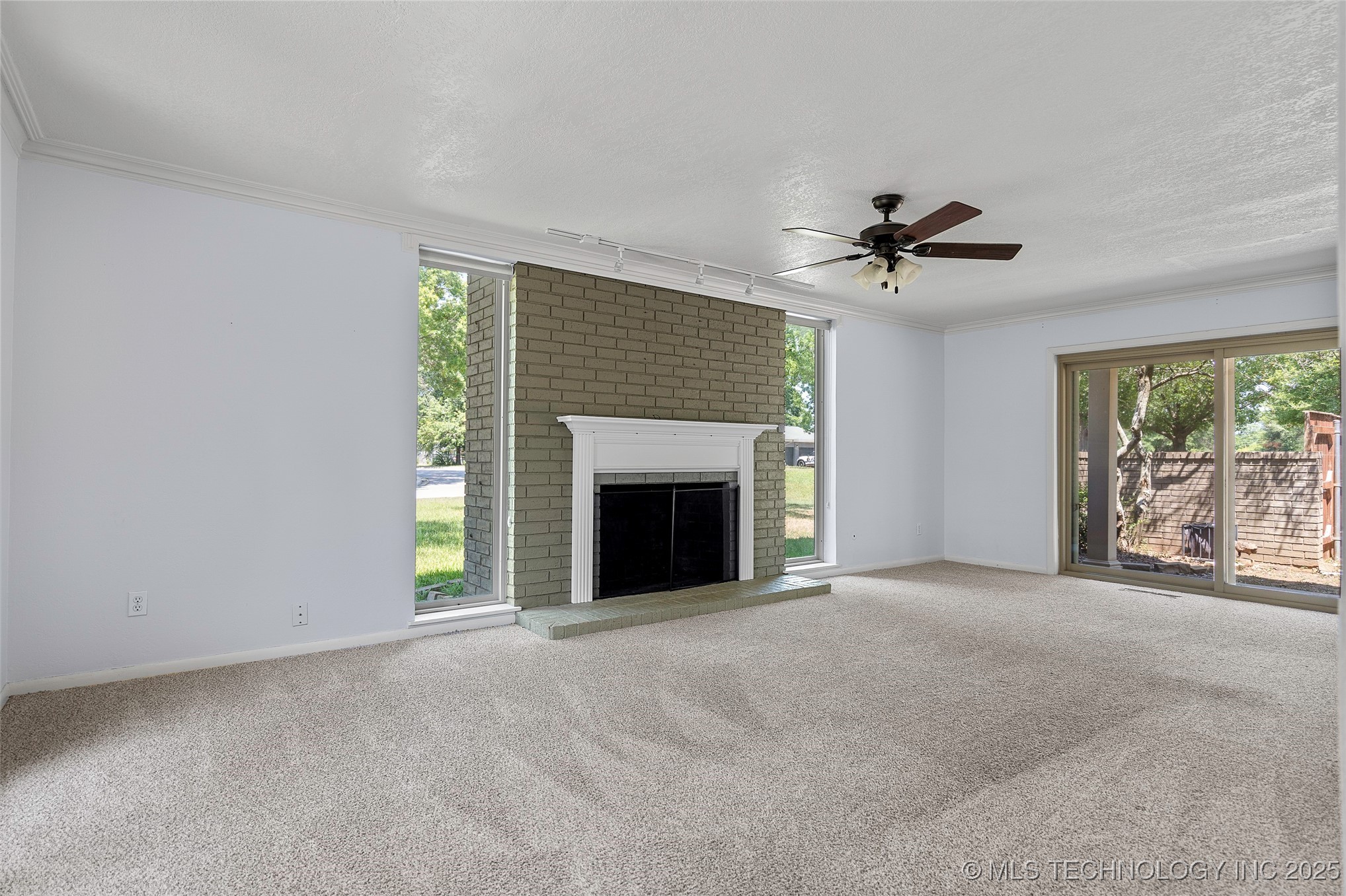 2222 Cloverleaf Place Property Photo 3