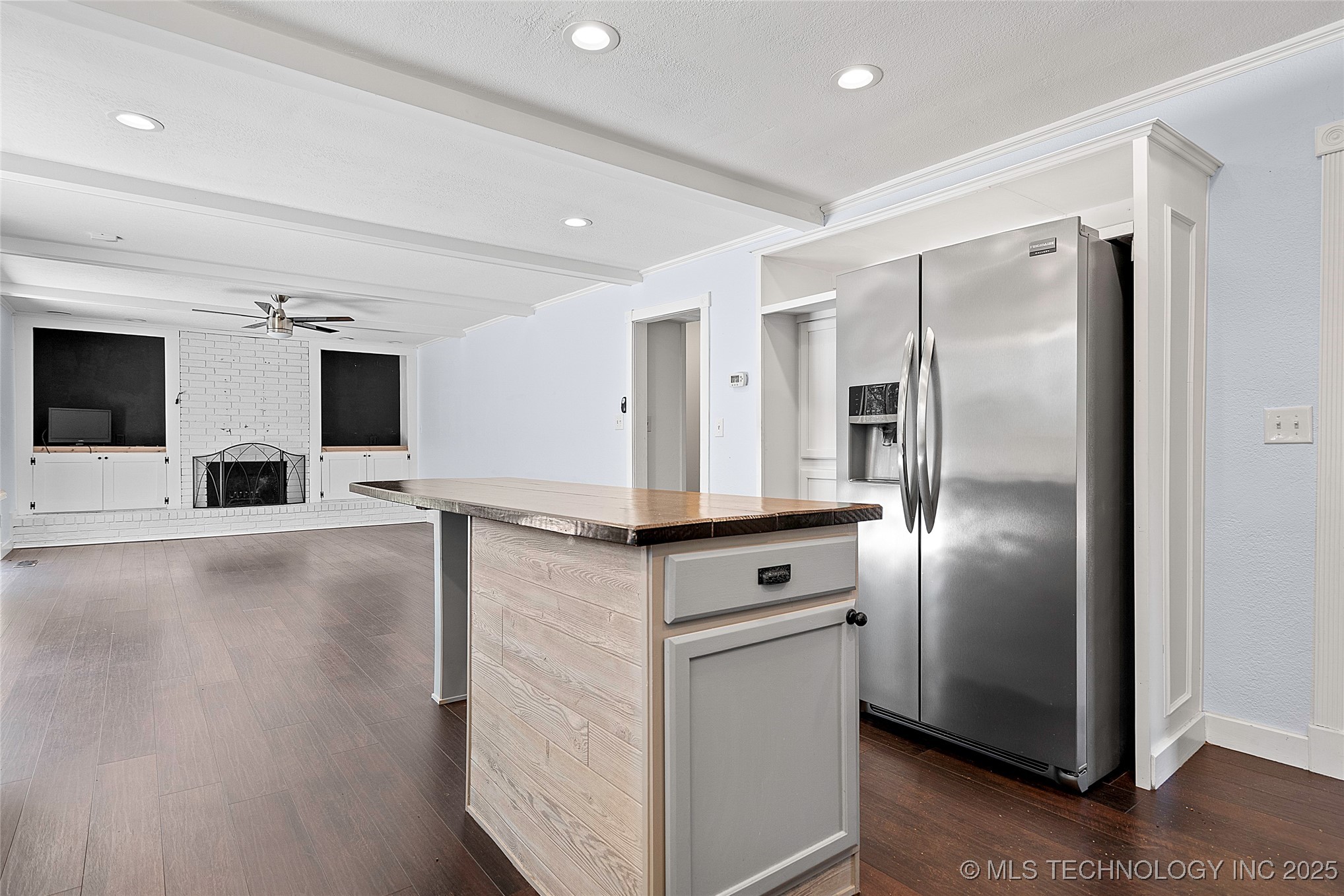 2222 Cloverleaf Place Property Photo 10