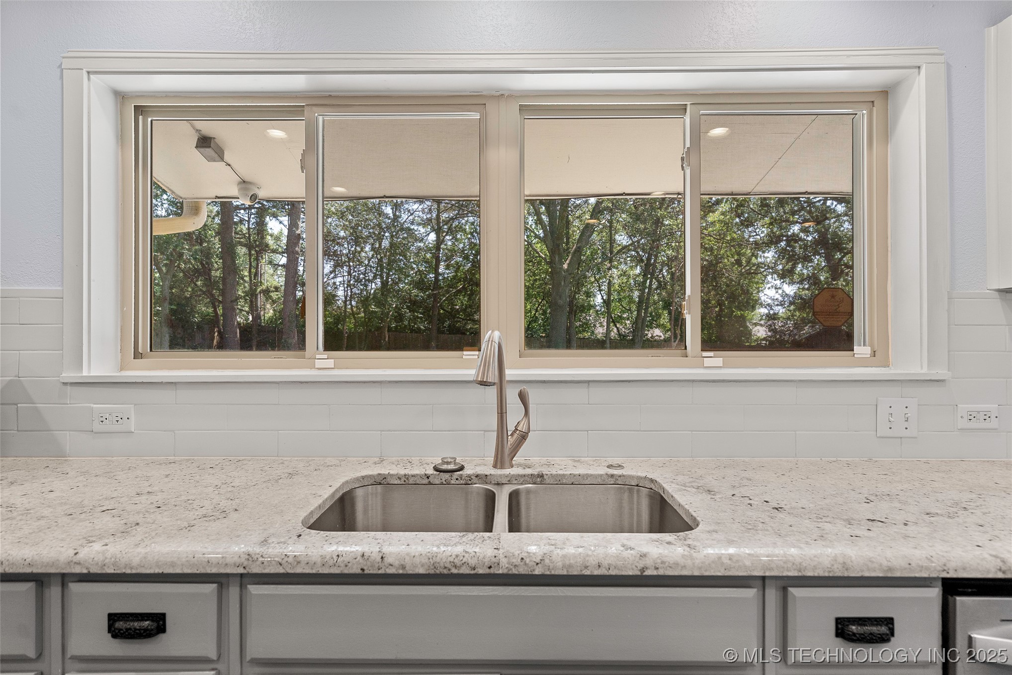 2222 Cloverleaf Place Property Photo 11