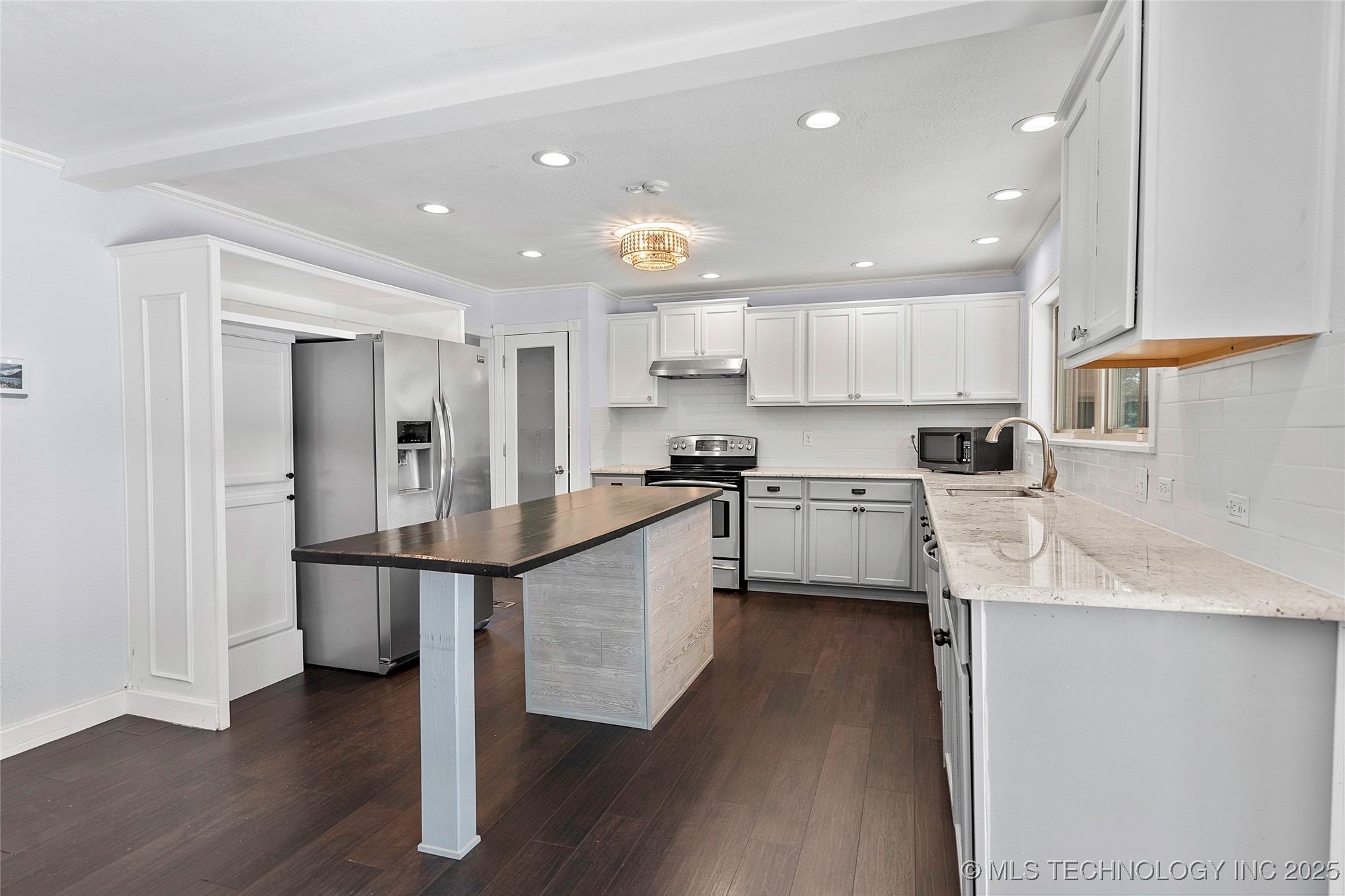 2222 Cloverleaf Place Property Photo 12