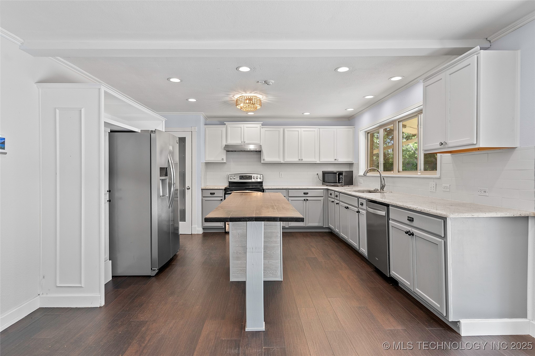 2222 Cloverleaf Place Property Photo 13