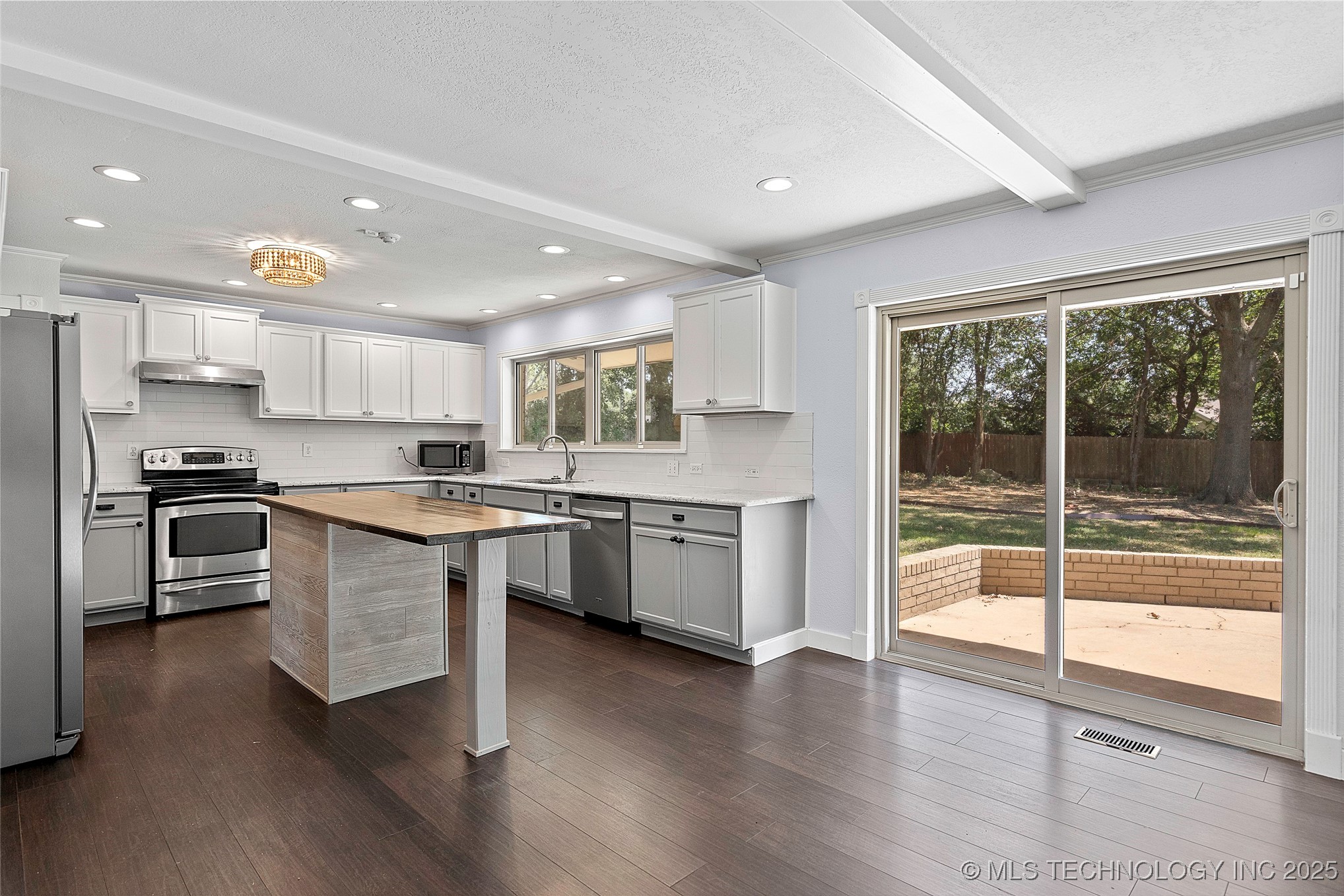 2222 Cloverleaf Place Property Photo 14