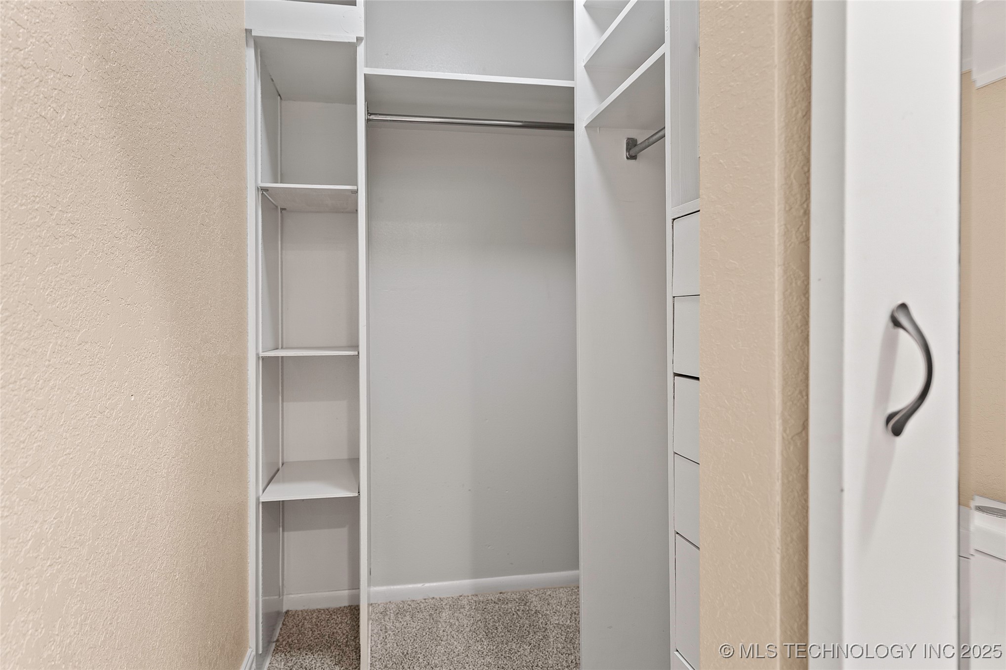 2222 Cloverleaf Place Property Photo 24