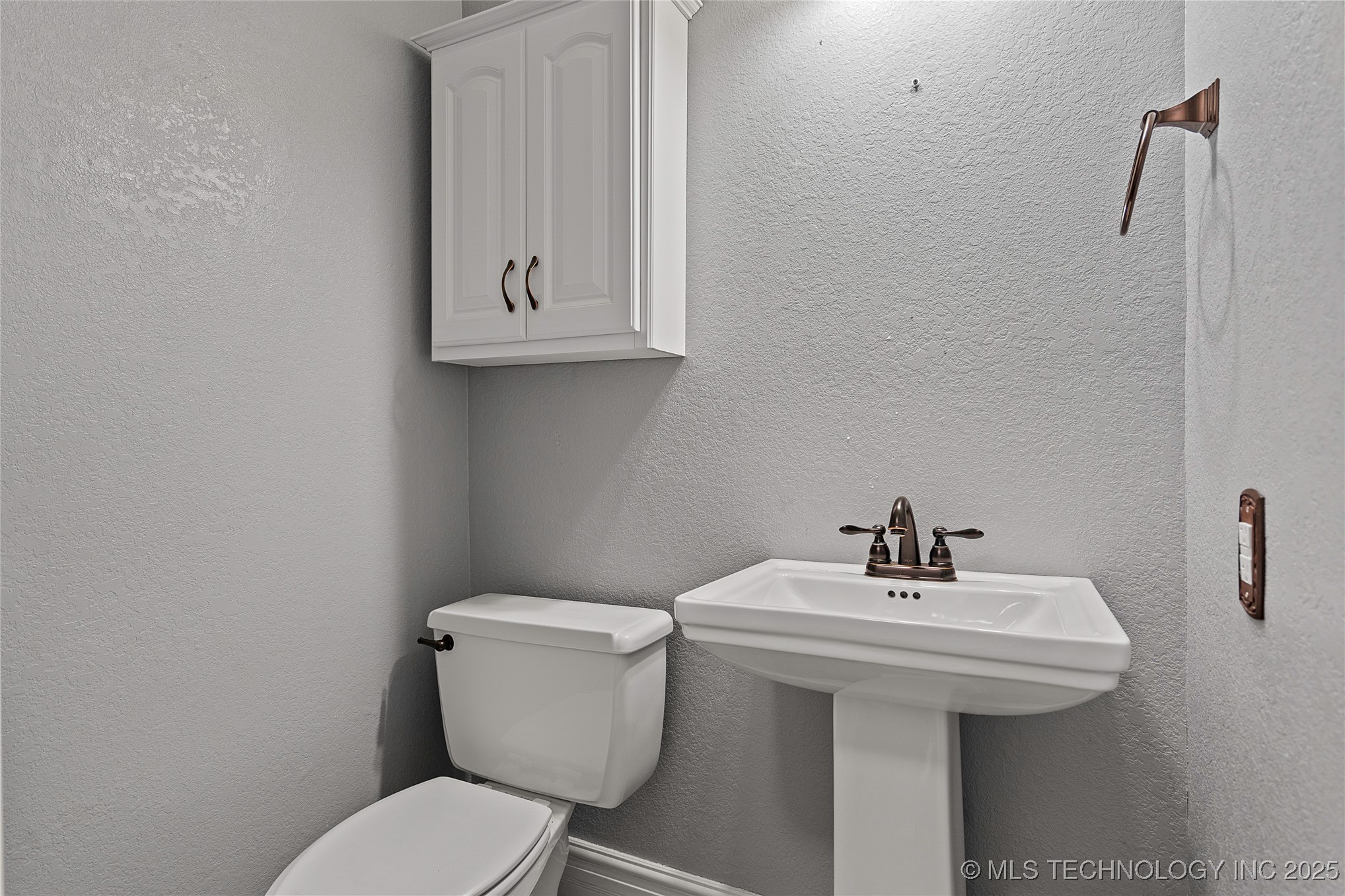 2222 Cloverleaf Place Property Photo 36